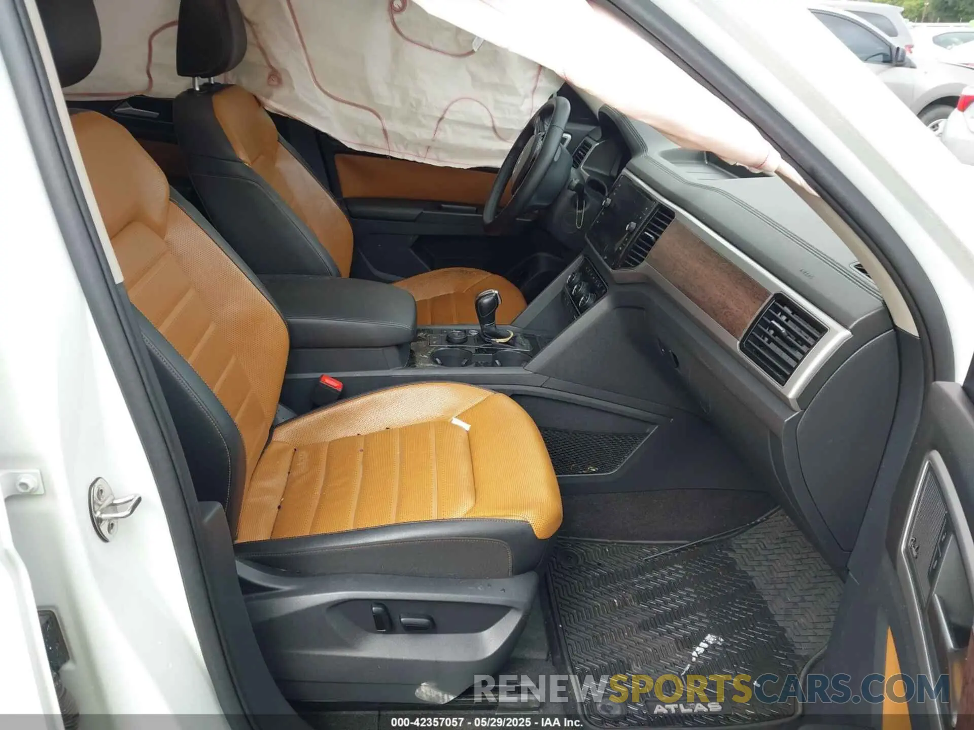 5 Photograph of a damaged car 1V2NR2CA6KC515080 VOLKSWAGEN ATLAS 2019