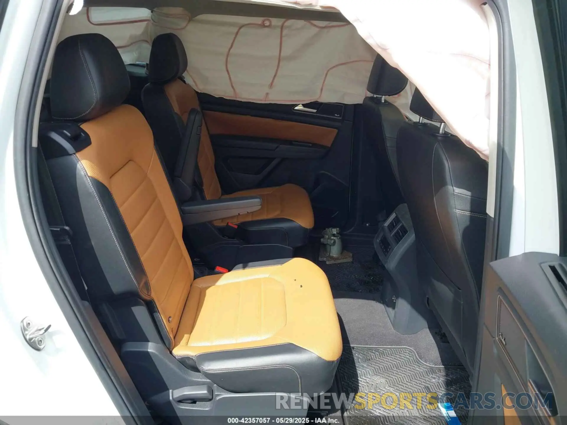 8 Photograph of a damaged car 1V2NR2CA6KC515080 VOLKSWAGEN ATLAS 2019