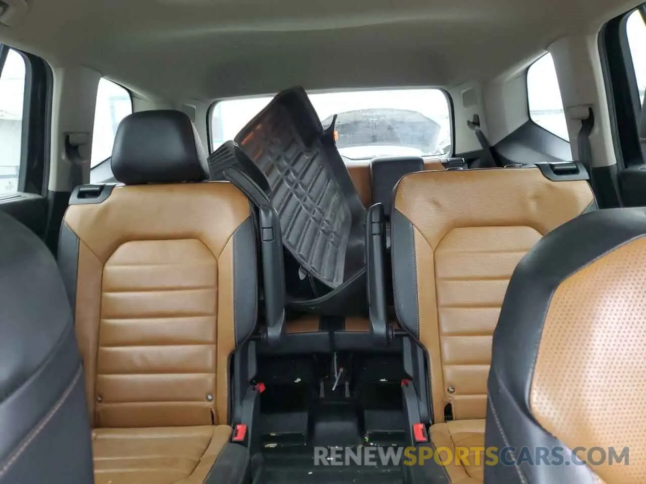 10 Photograph of a damaged car 1V2NR2CA6KC546880 VOLKSWAGEN ATLAS 2019