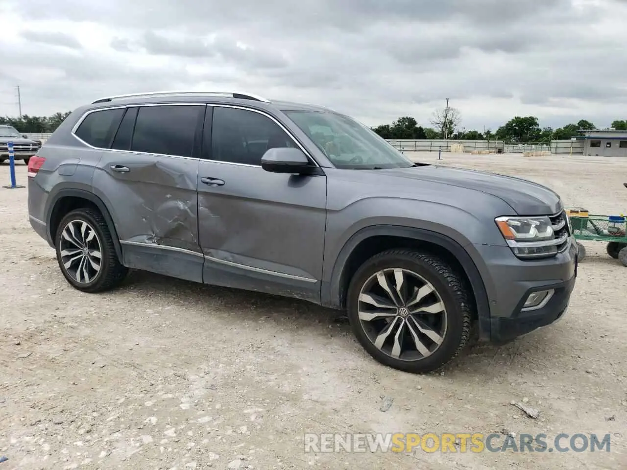 4 Photograph of a damaged car 1V2NR2CA6KC585601 VOLKSWAGEN ATLAS 2019