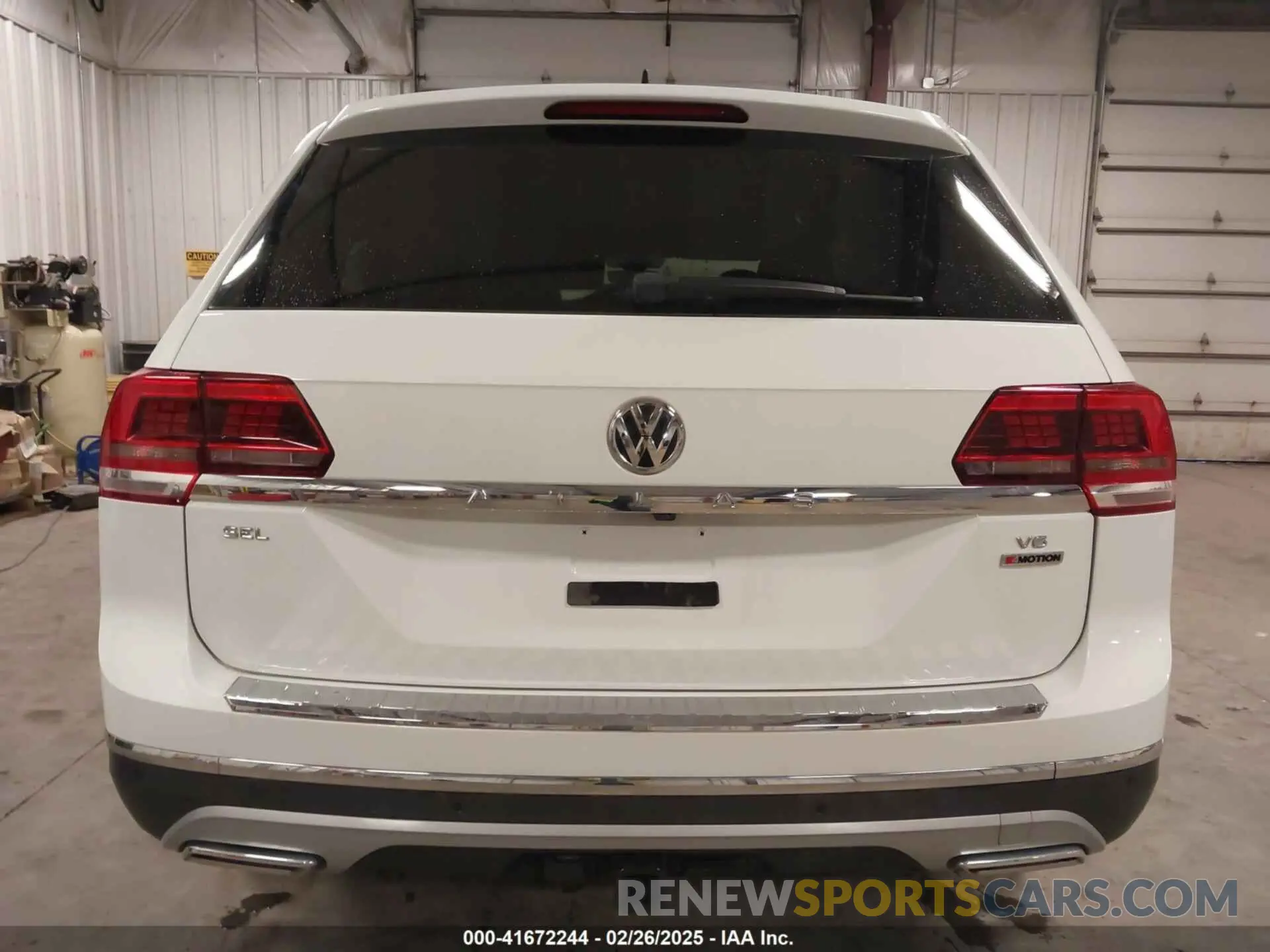 17 Photograph of a damaged car 1V2NR2CA6KC609119 VOLKSWAGEN ATLAS 2019