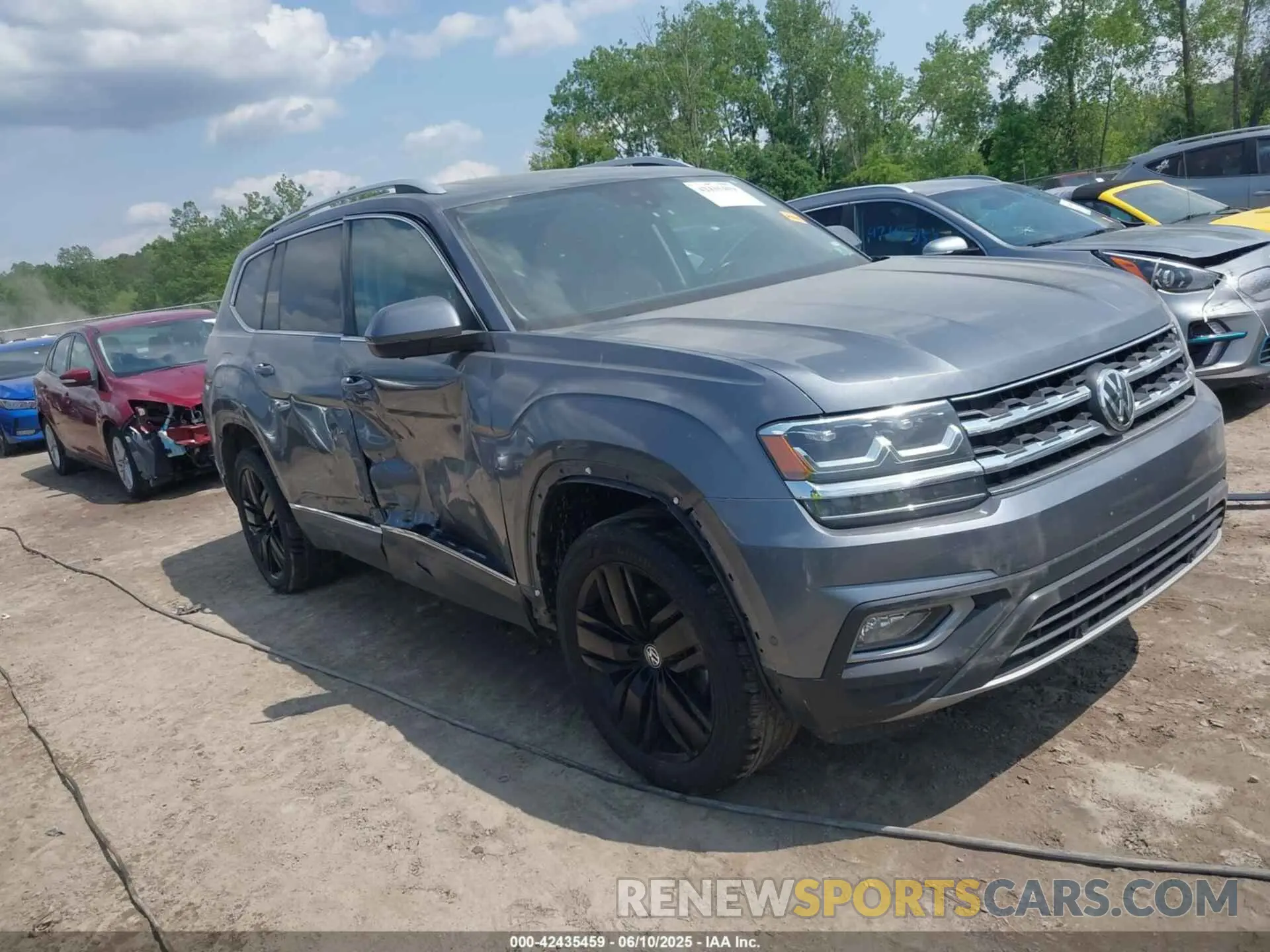 1 Photograph of a damaged car 1V2NR2CA8KC568556 VOLKSWAGEN ATLAS 2019