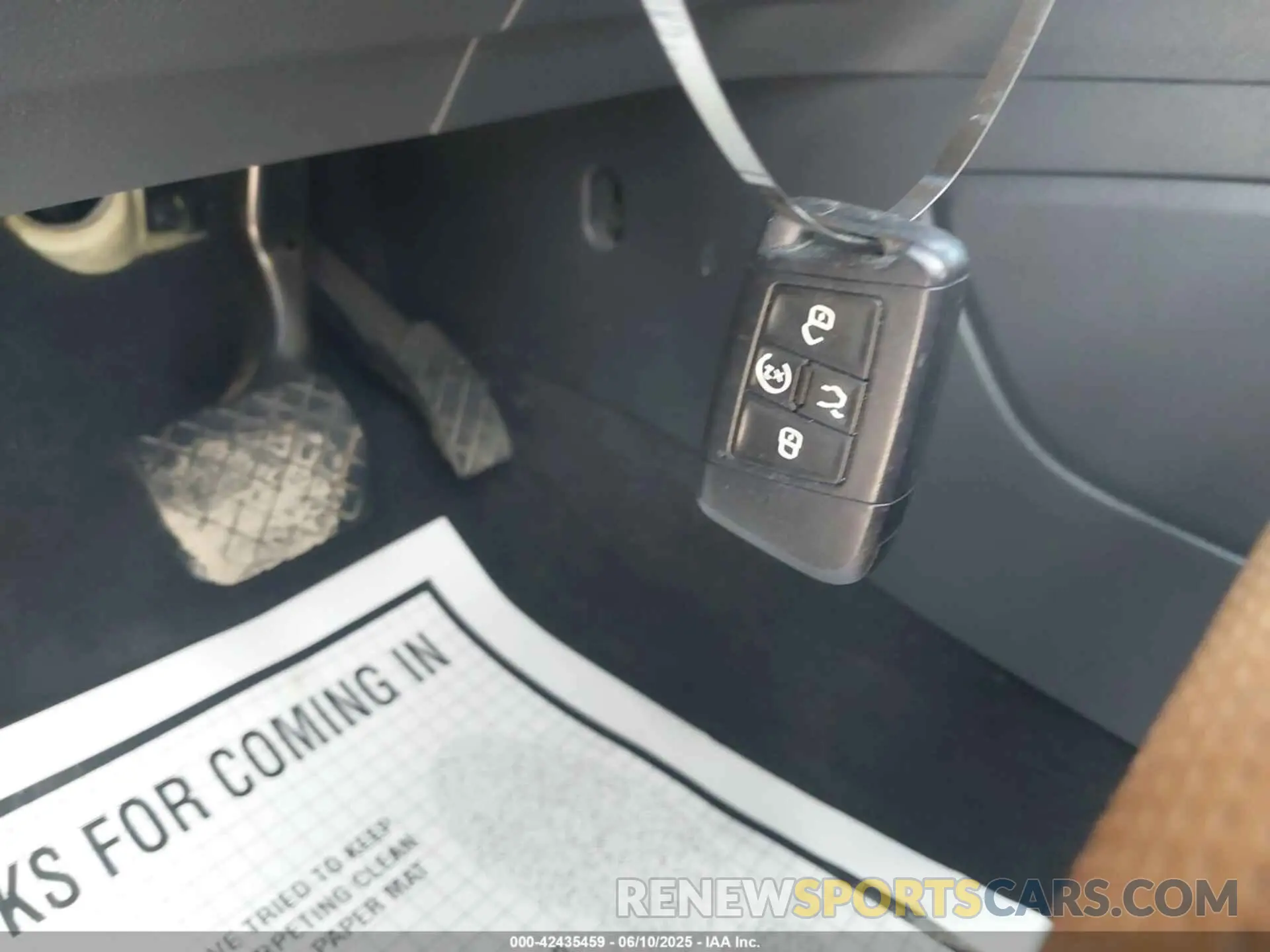 11 Photograph of a damaged car 1V2NR2CA8KC568556 VOLKSWAGEN ATLAS 2019