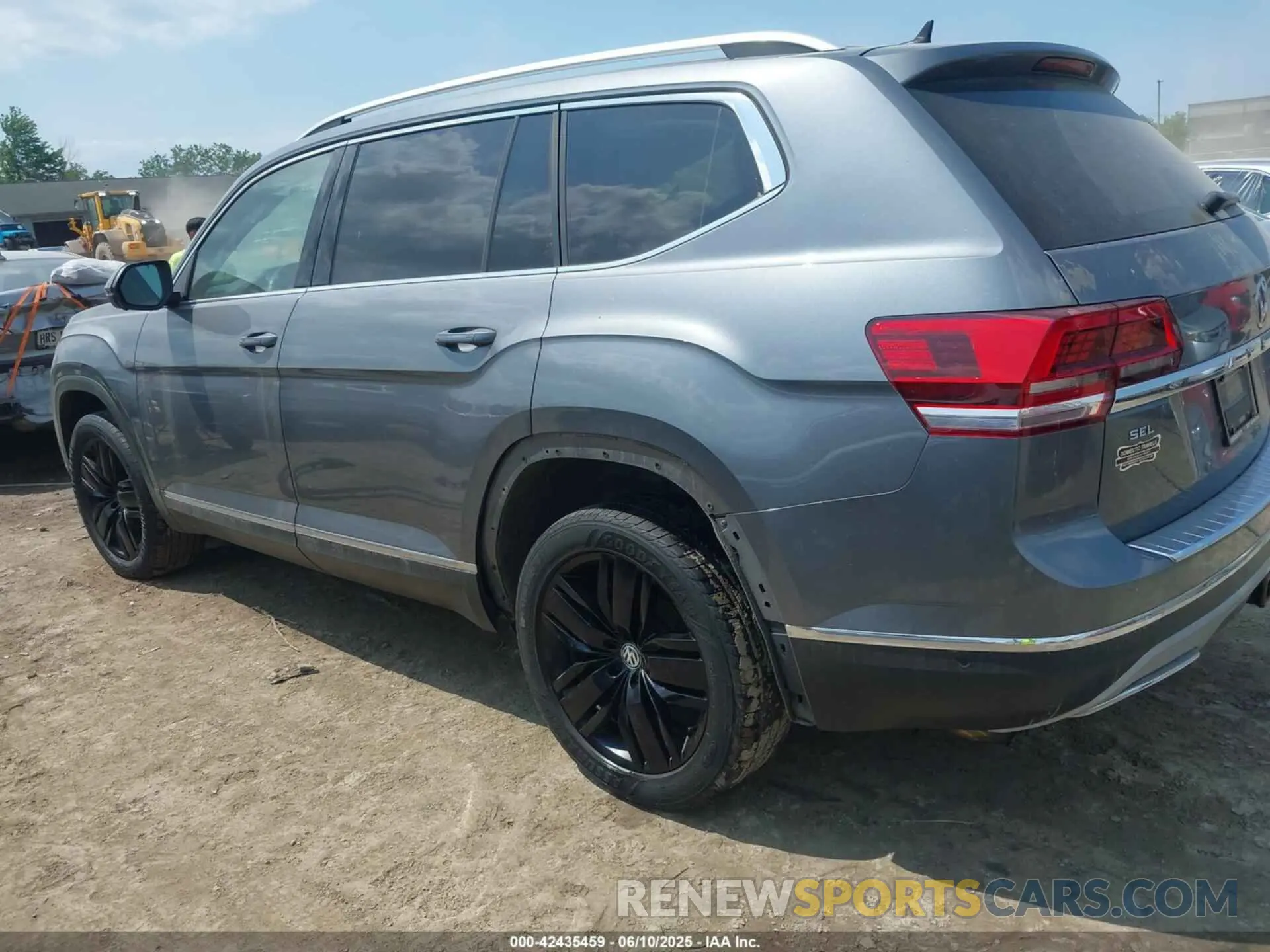 15 Photograph of a damaged car 1V2NR2CA8KC568556 VOLKSWAGEN ATLAS 2019