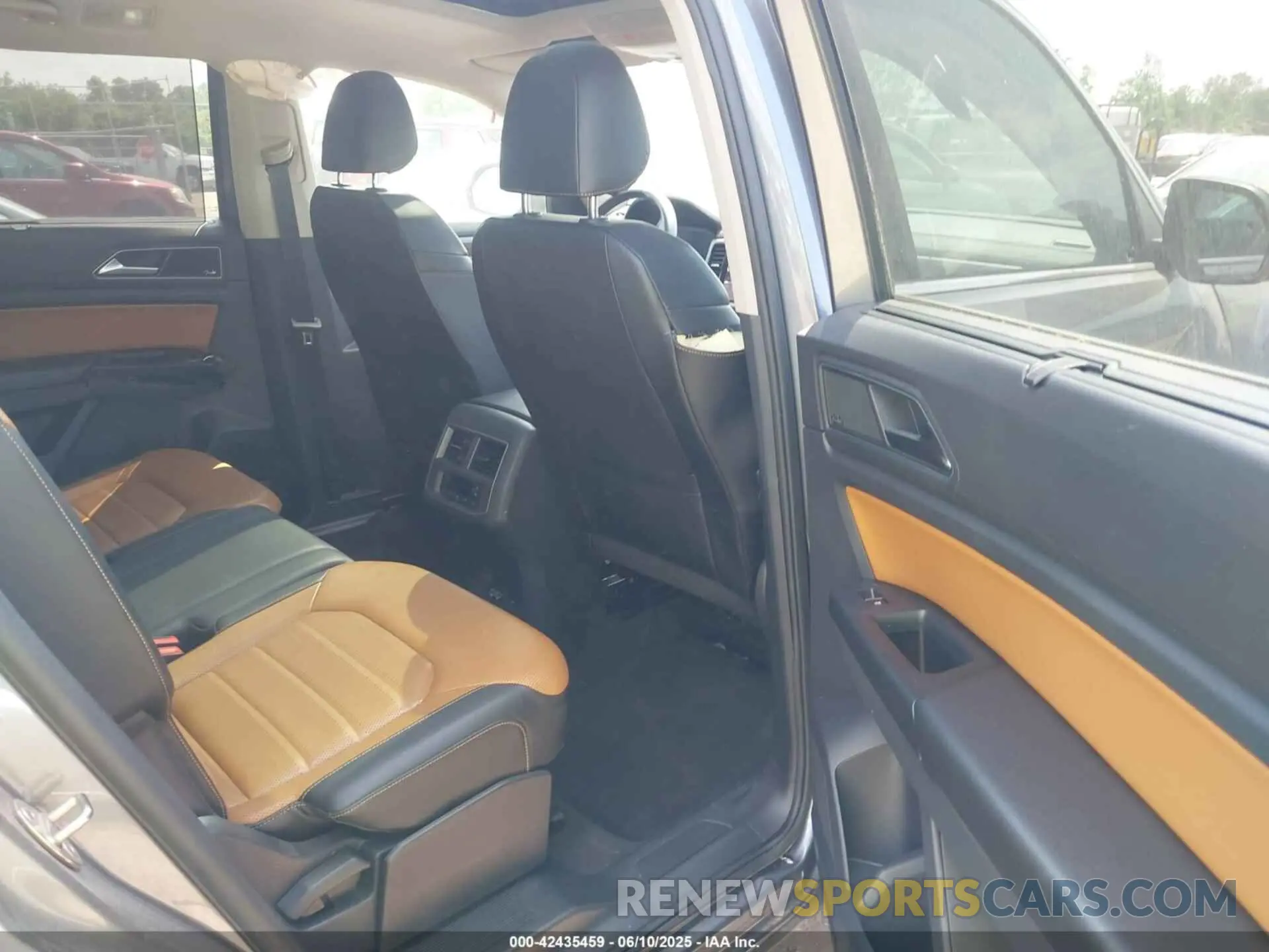 8 Photograph of a damaged car 1V2NR2CA8KC568556 VOLKSWAGEN ATLAS 2019