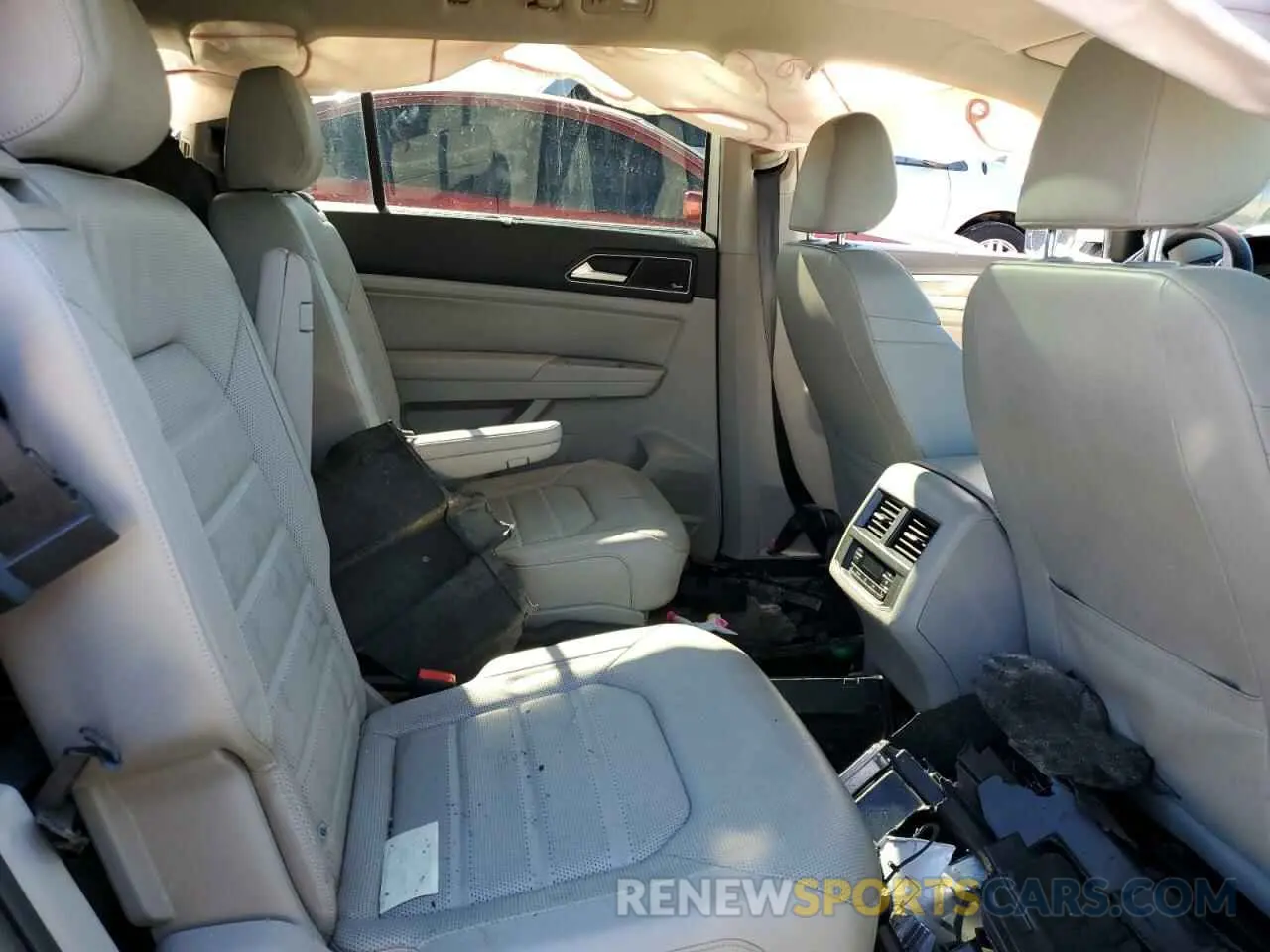 11 Photograph of a damaged car 1V2NR2CAXKC532657 VOLKSWAGEN ATLAS 2019
