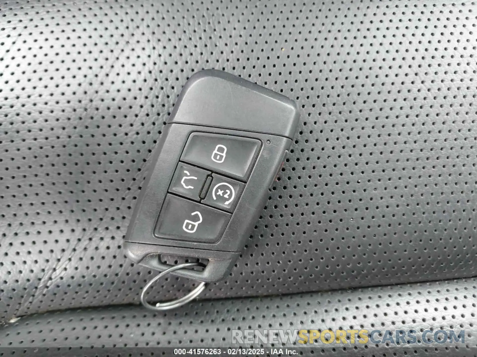 11 Photograph of a damaged car 1V2NR2CAXKC546025 VOLKSWAGEN ATLAS 2019