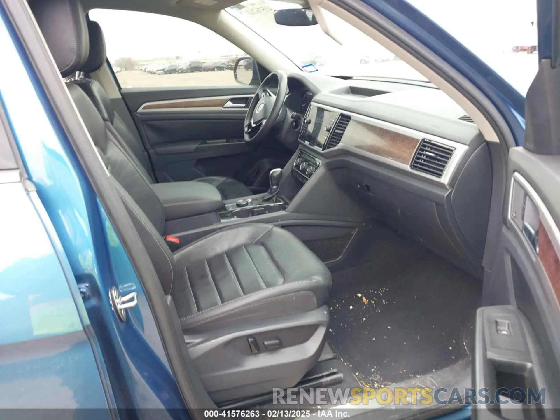 5 Photograph of a damaged car 1V2NR2CAXKC546025 VOLKSWAGEN ATLAS 2019