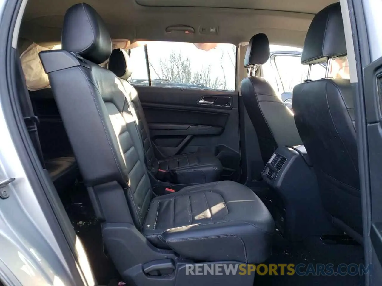 12 Photograph of a damaged car 1V2NR2CAXKC582684 VOLKSWAGEN ATLAS 2019