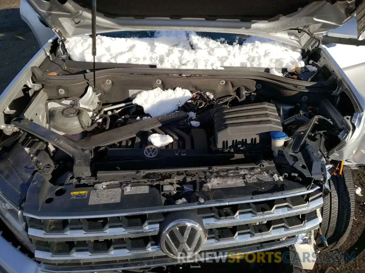 14 Photograph of a damaged car 1V2NR2CAXKC582684 VOLKSWAGEN ATLAS 2019