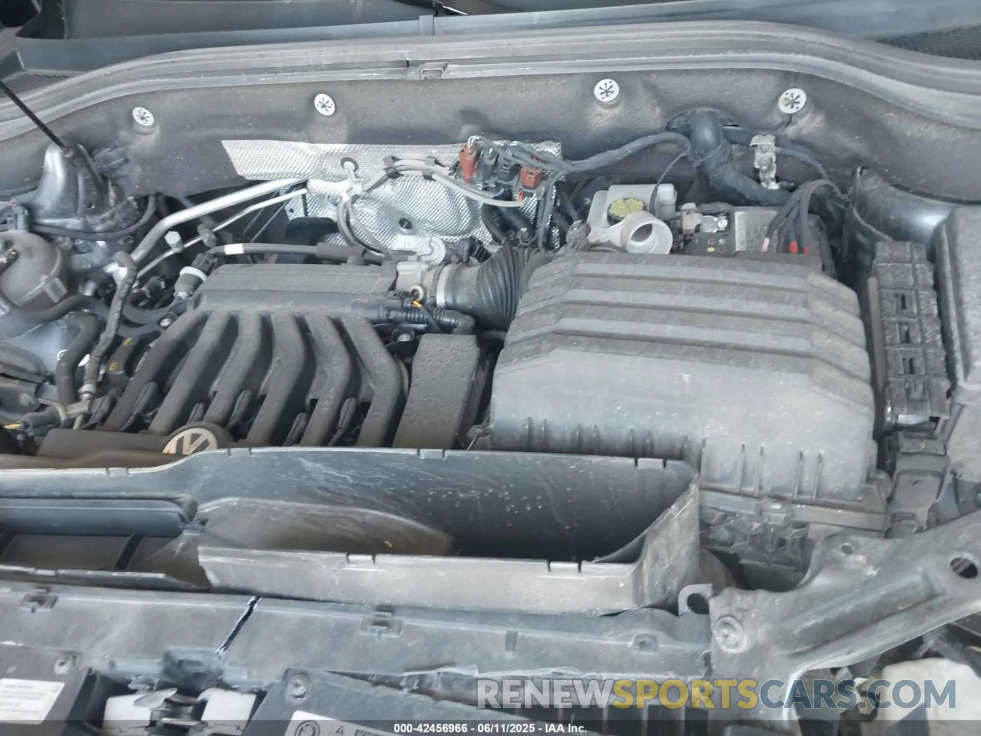 10 Photograph of a damaged car 1V2NR2CAXKC611746 VOLKSWAGEN ATLAS 2019