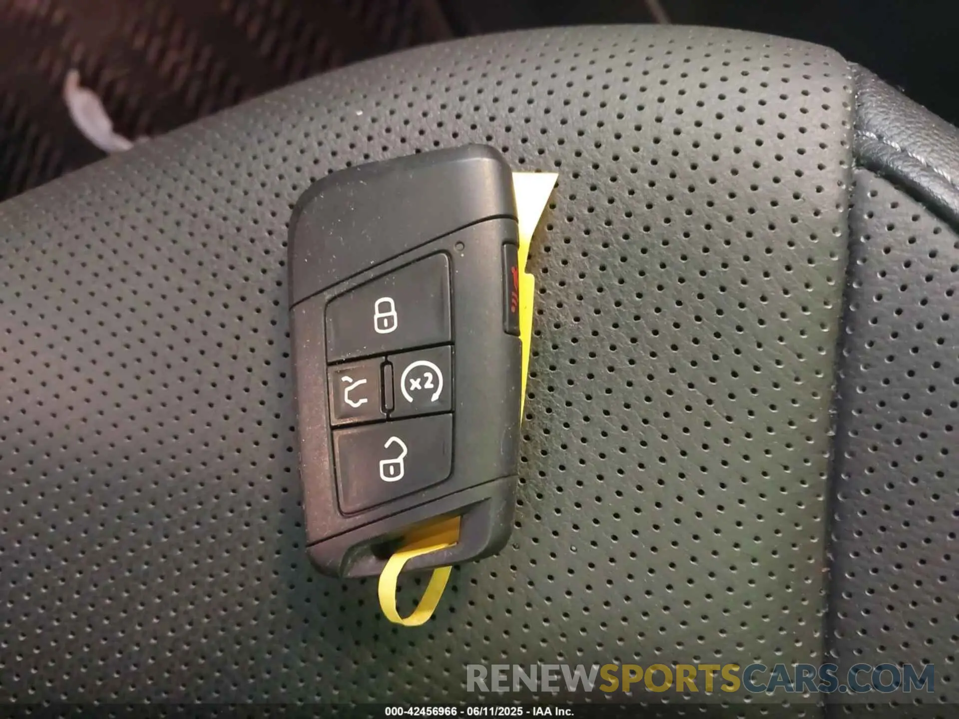 11 Photograph of a damaged car 1V2NR2CAXKC611746 VOLKSWAGEN ATLAS 2019