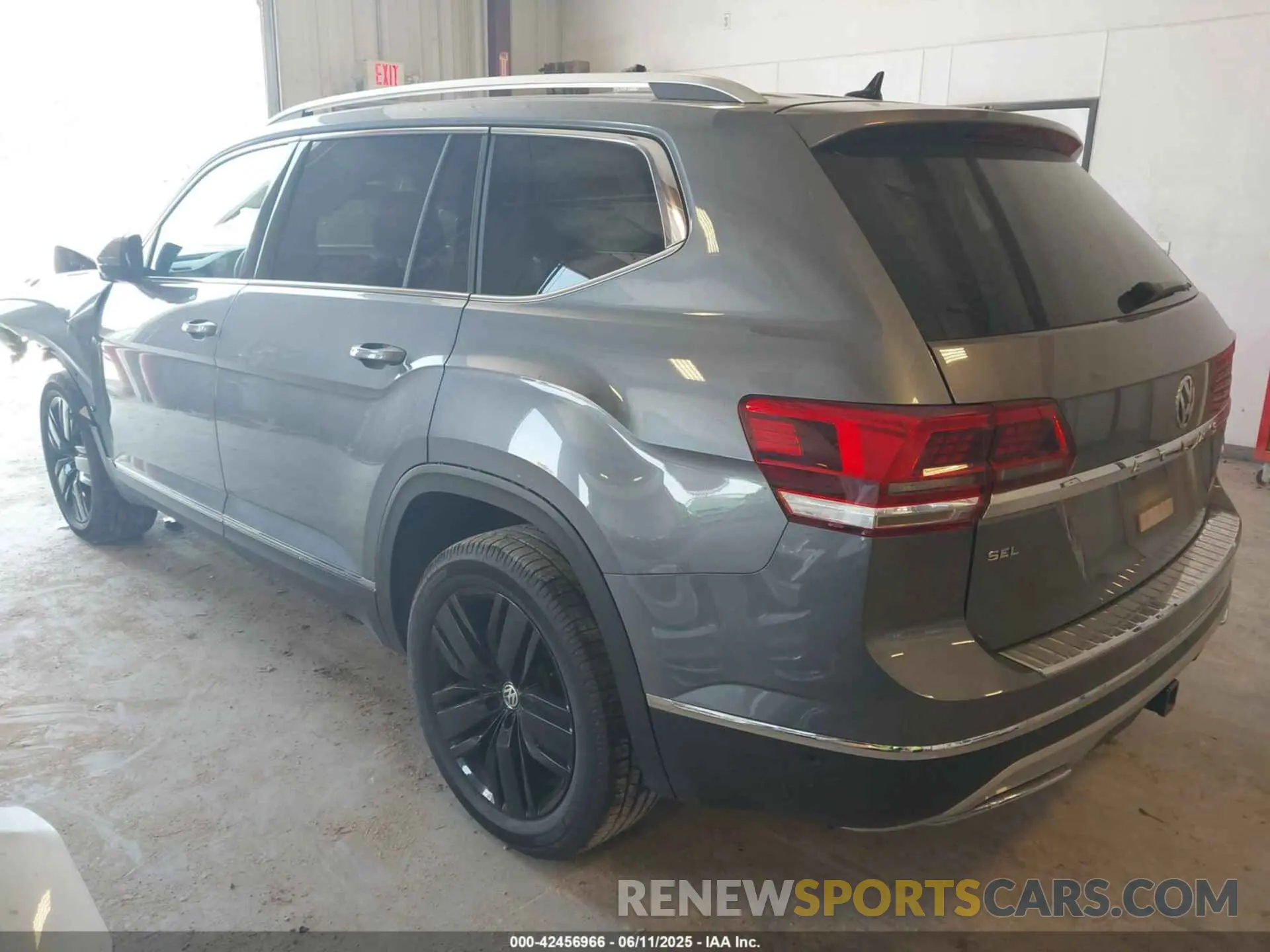 3 Photograph of a damaged car 1V2NR2CAXKC611746 VOLKSWAGEN ATLAS 2019