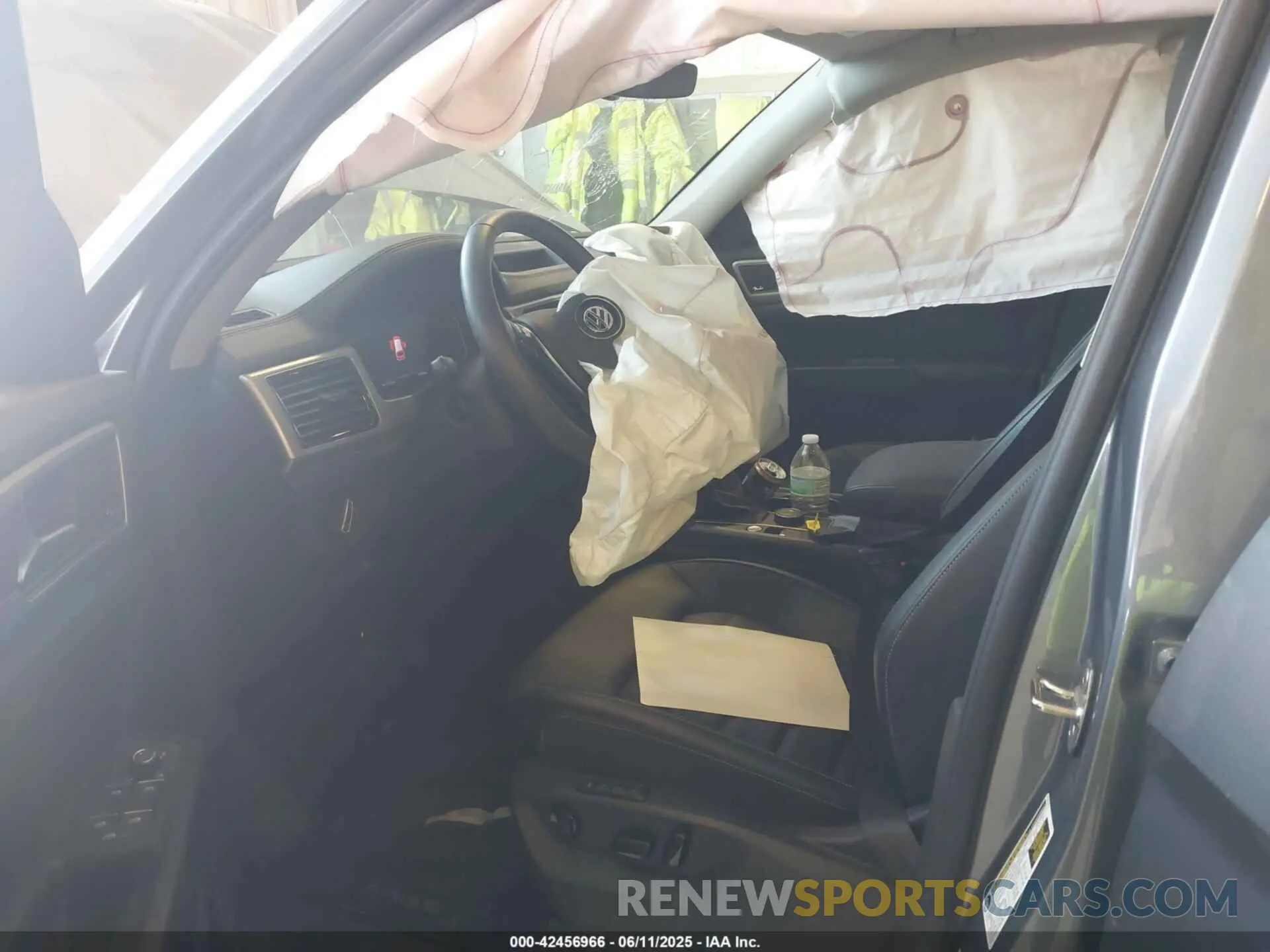 5 Photograph of a damaged car 1V2NR2CAXKC611746 VOLKSWAGEN ATLAS 2019