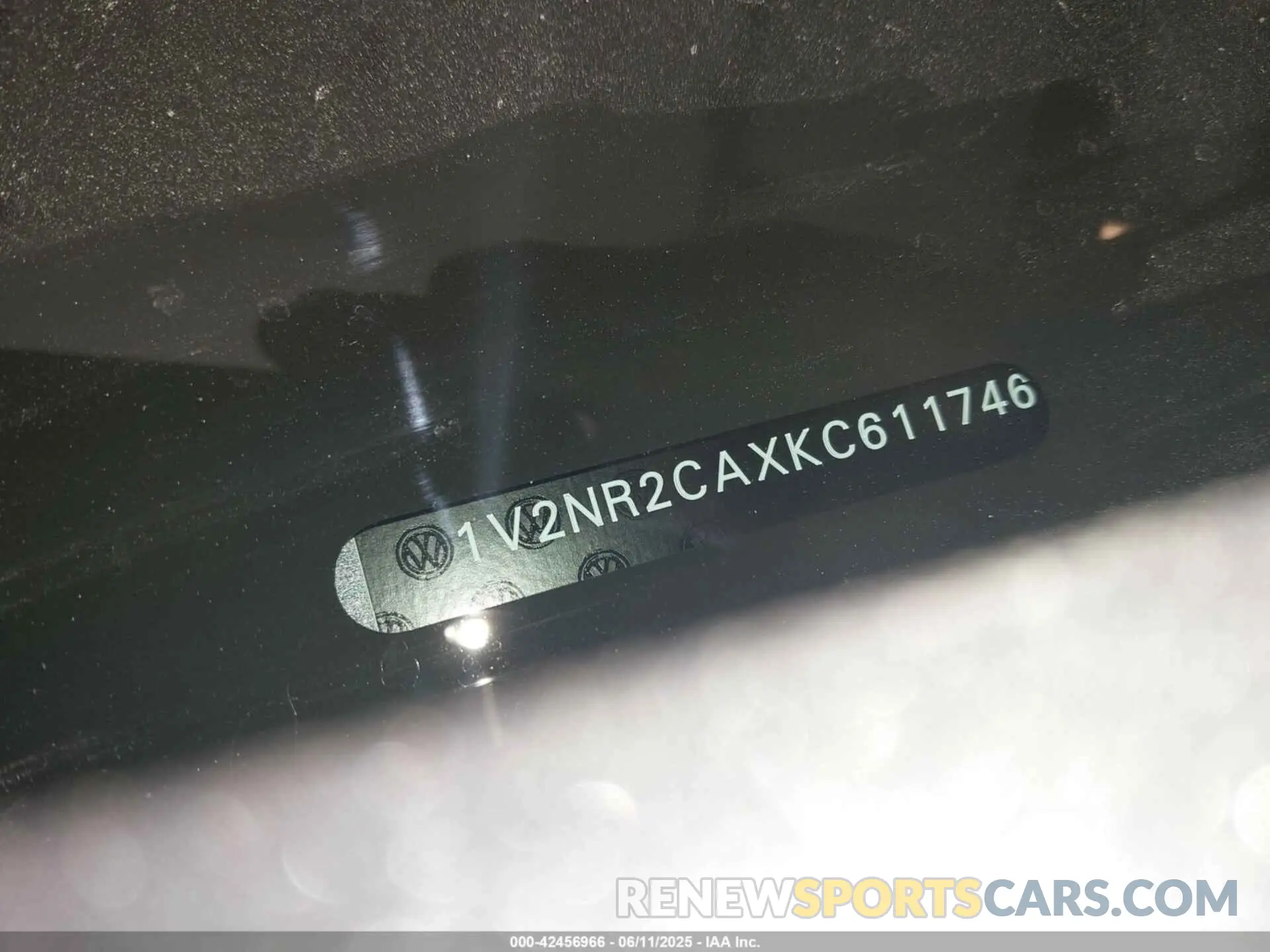 9 Photograph of a damaged car 1V2NR2CAXKC611746 VOLKSWAGEN ATLAS 2019
