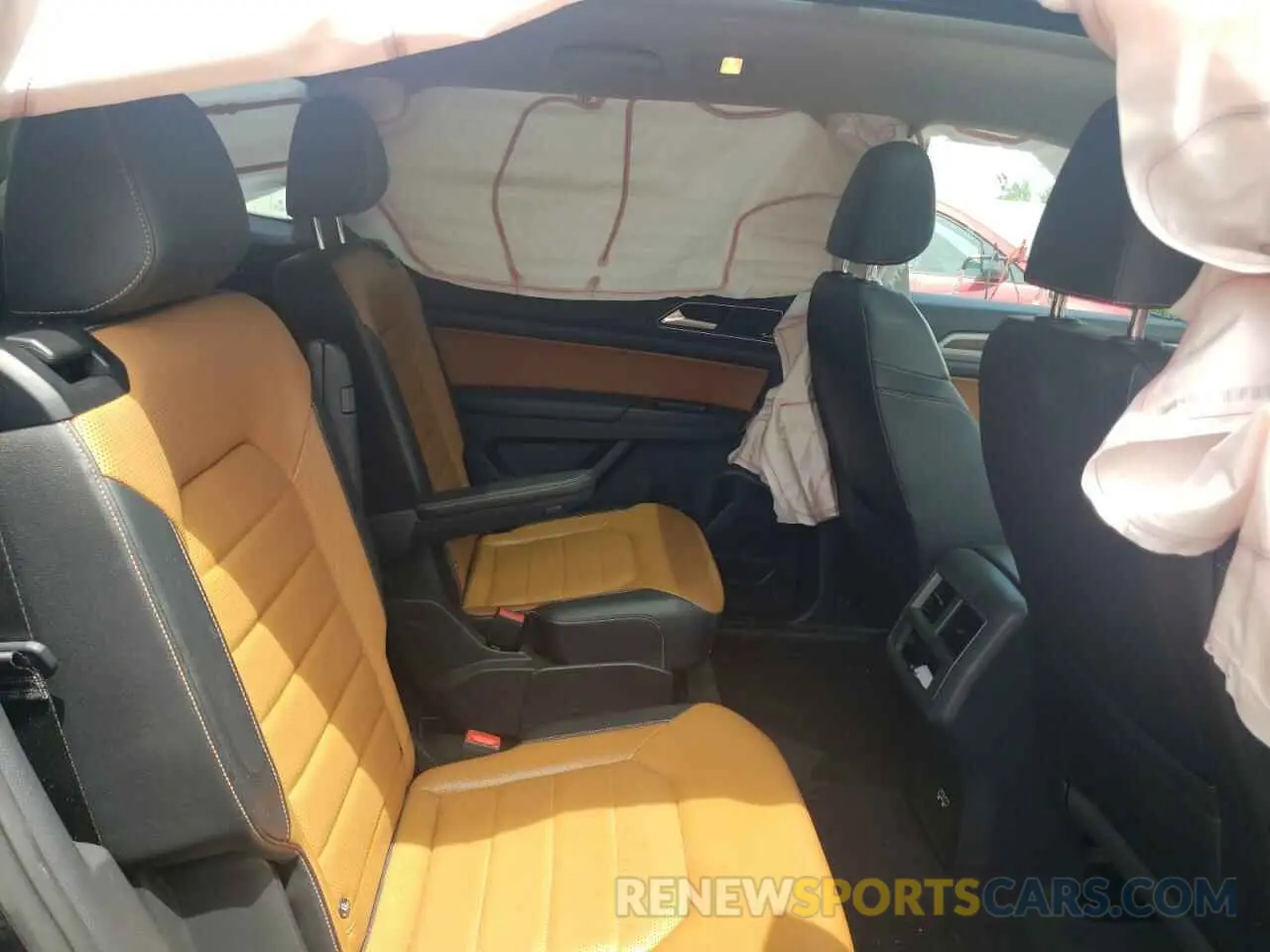 11 Photograph of a damaged car 1V2NR2CAXKC620253 VOLKSWAGEN ATLAS 2019