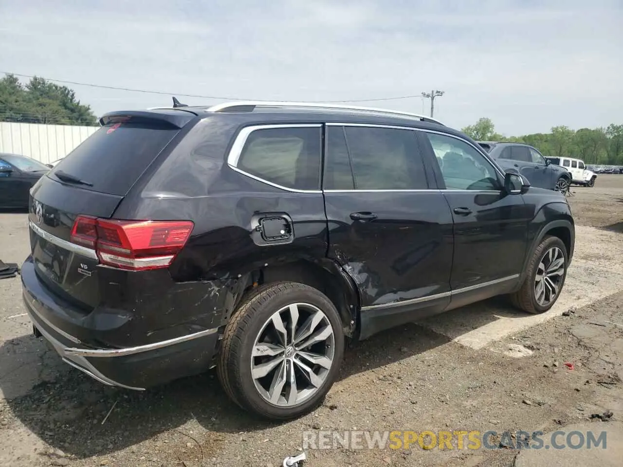 3 Photograph of a damaged car 1V2NR2CAXKC620253 VOLKSWAGEN ATLAS 2019