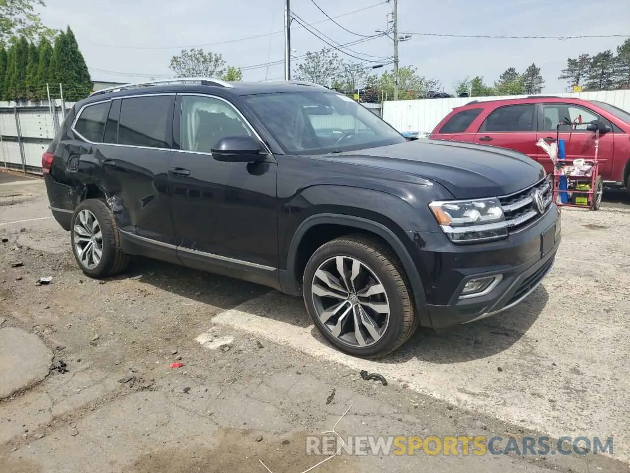 4 Photograph of a damaged car 1V2NR2CAXKC620253 VOLKSWAGEN ATLAS 2019