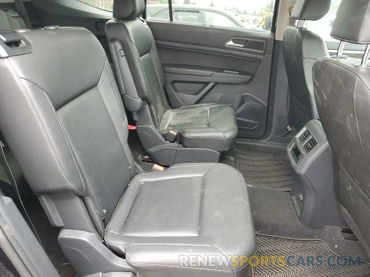 11 Photograph of a damaged car 1V2RR2CA0KC520762 VOLKSWAGEN ATLAS 2019