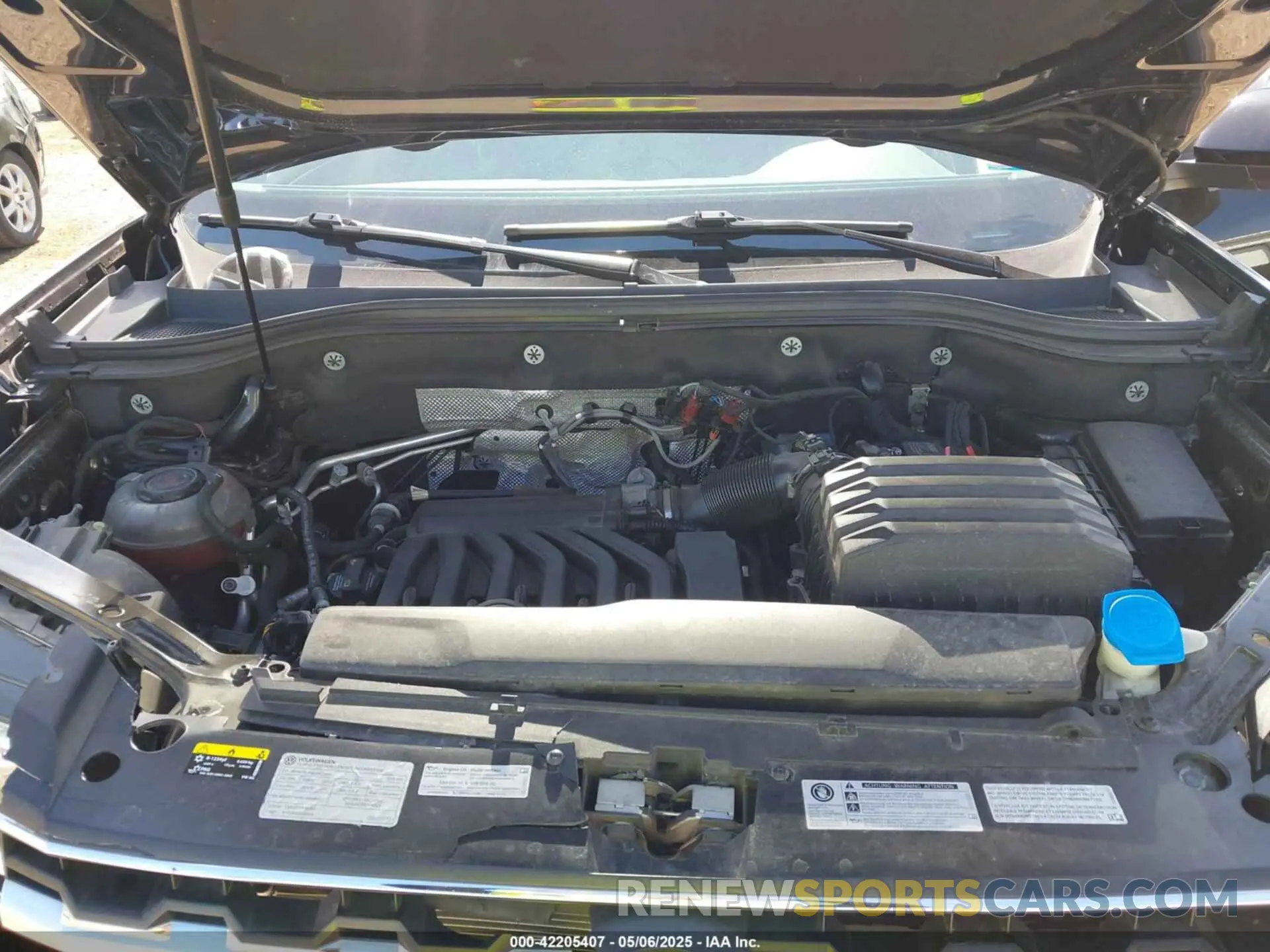 10 Photograph of a damaged car 1V2RR2CA0KC579035 VOLKSWAGEN ATLAS 2019