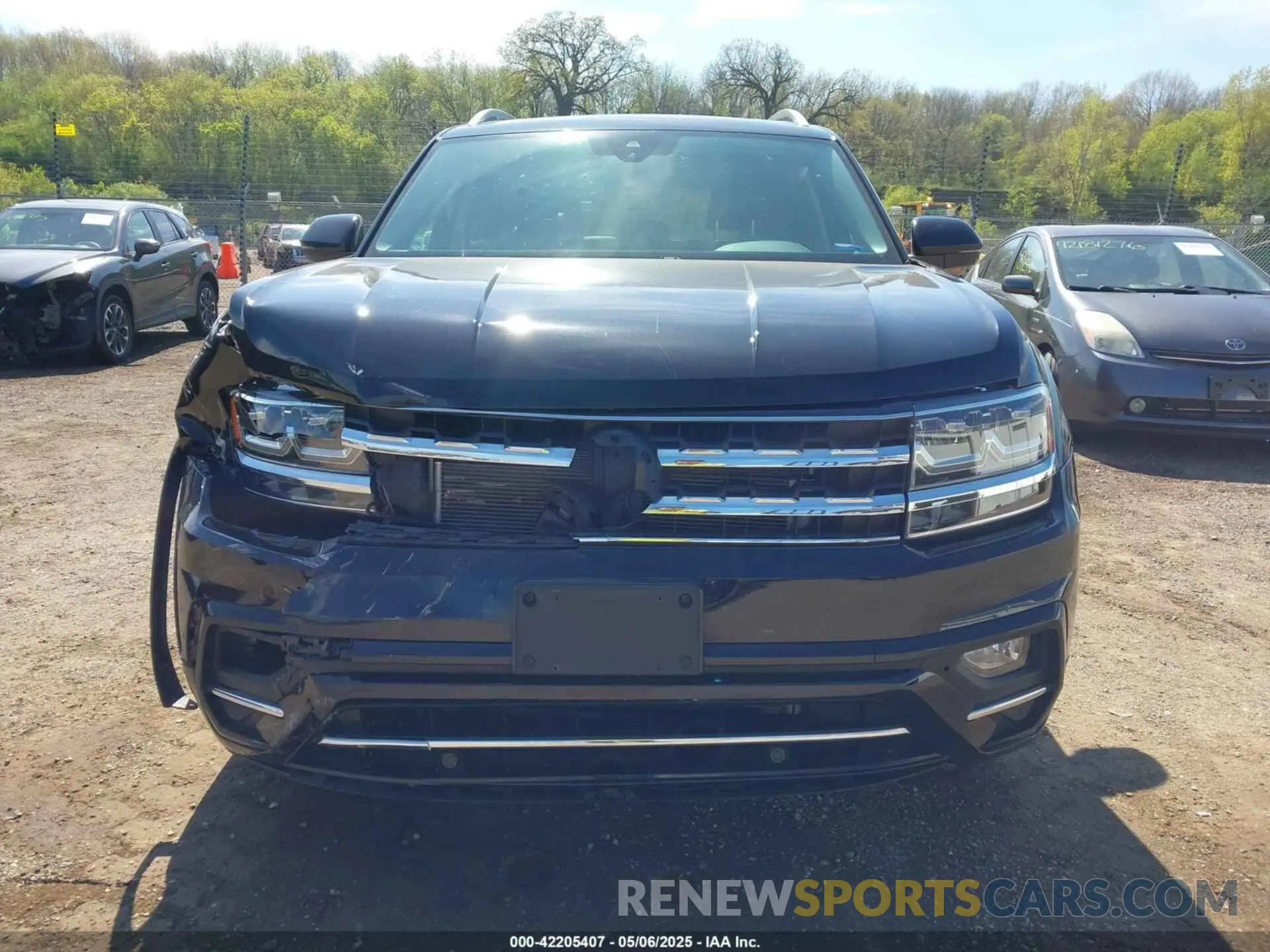 12 Photograph of a damaged car 1V2RR2CA0KC579035 VOLKSWAGEN ATLAS 2019