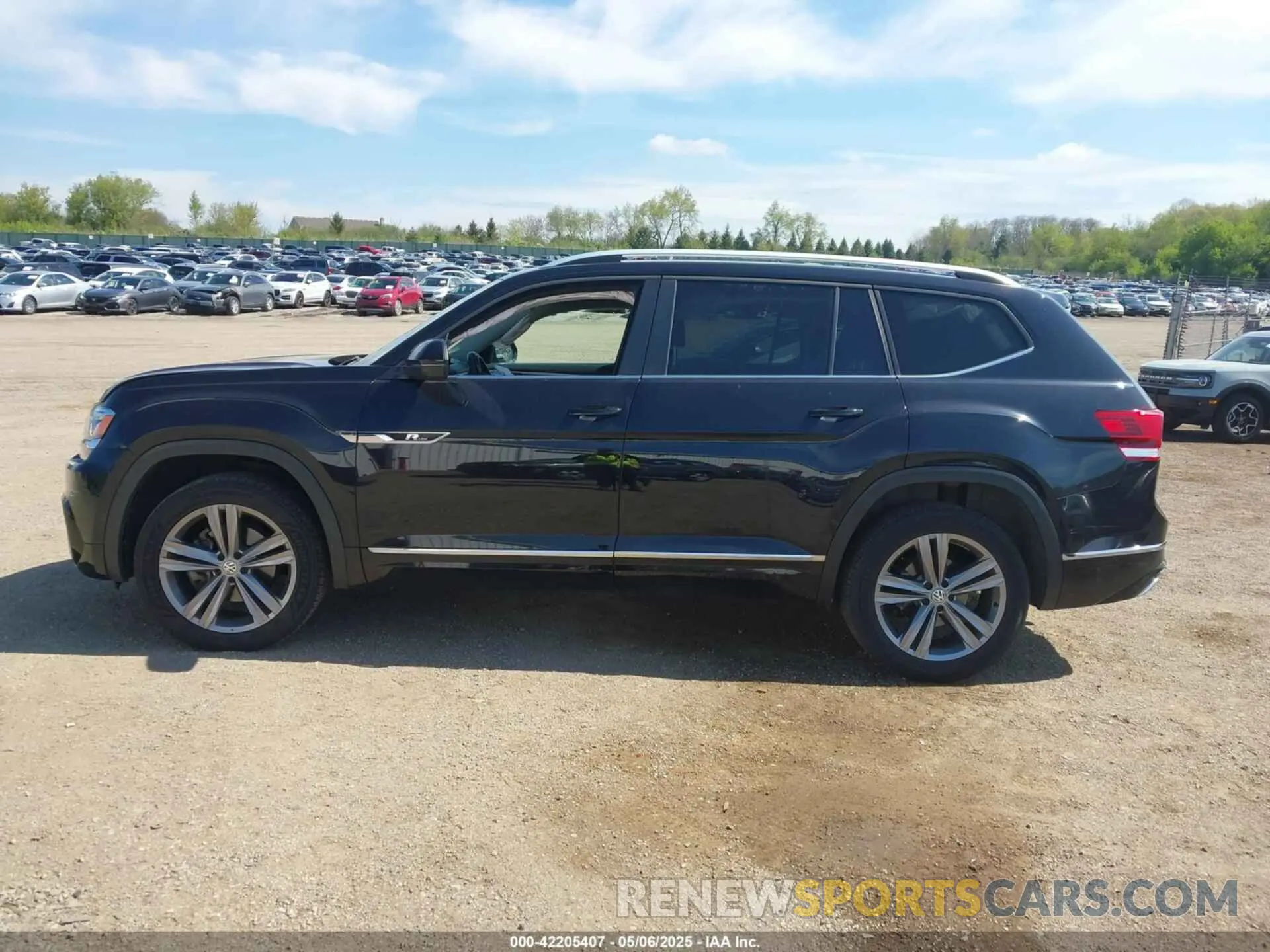 14 Photograph of a damaged car 1V2RR2CA0KC579035 VOLKSWAGEN ATLAS 2019