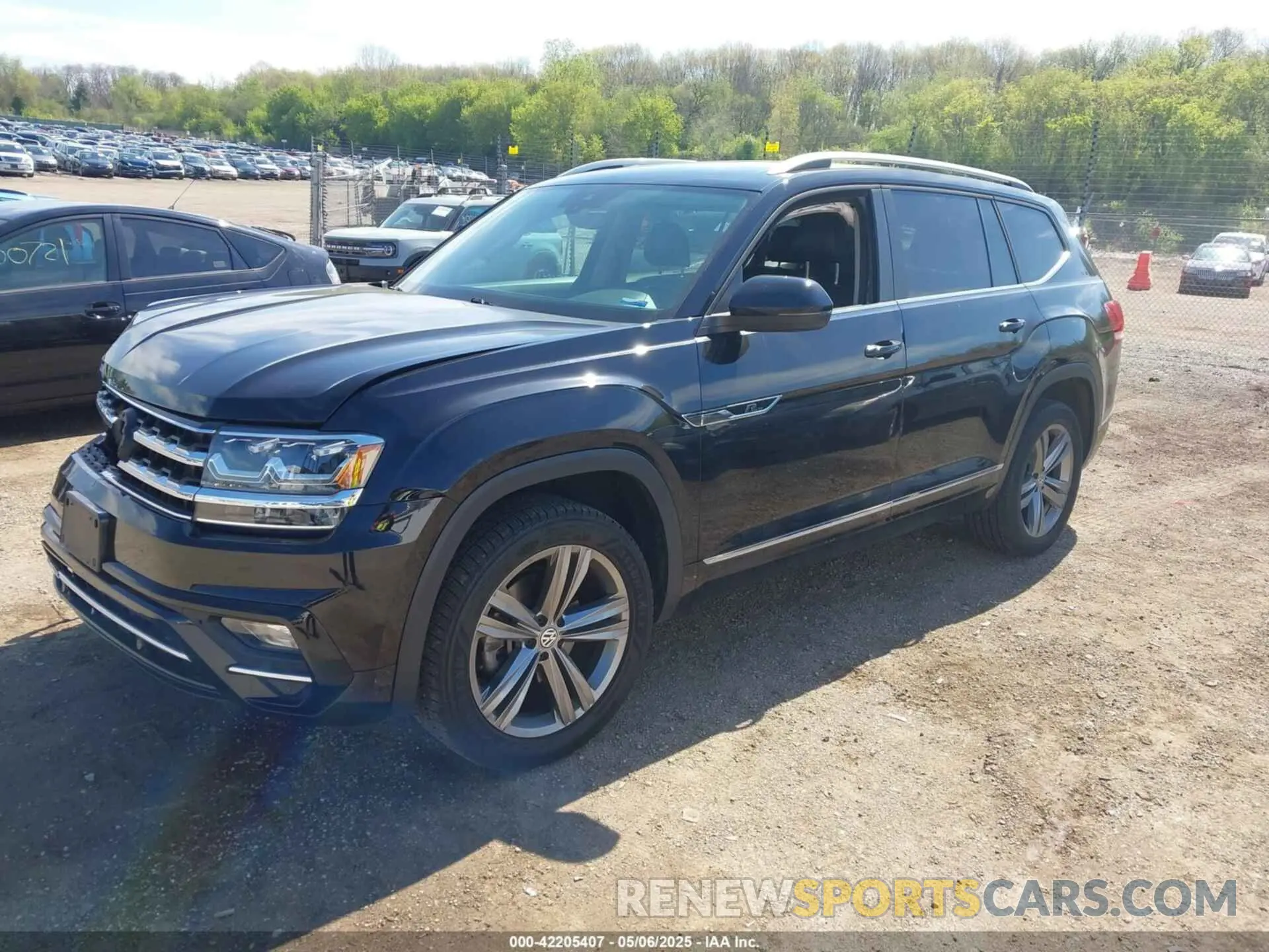 2 Photograph of a damaged car 1V2RR2CA0KC579035 VOLKSWAGEN ATLAS 2019