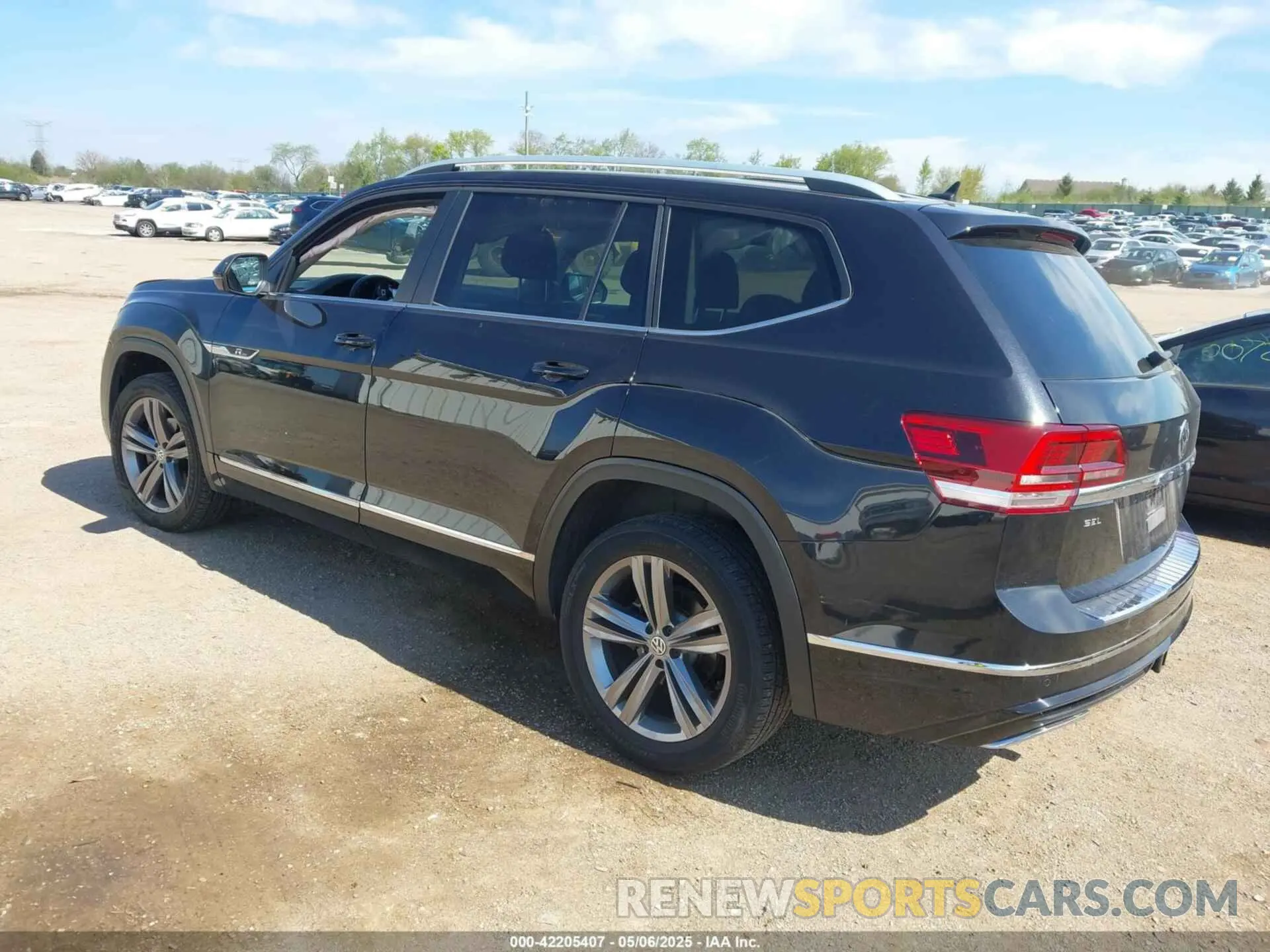3 Photograph of a damaged car 1V2RR2CA0KC579035 VOLKSWAGEN ATLAS 2019
