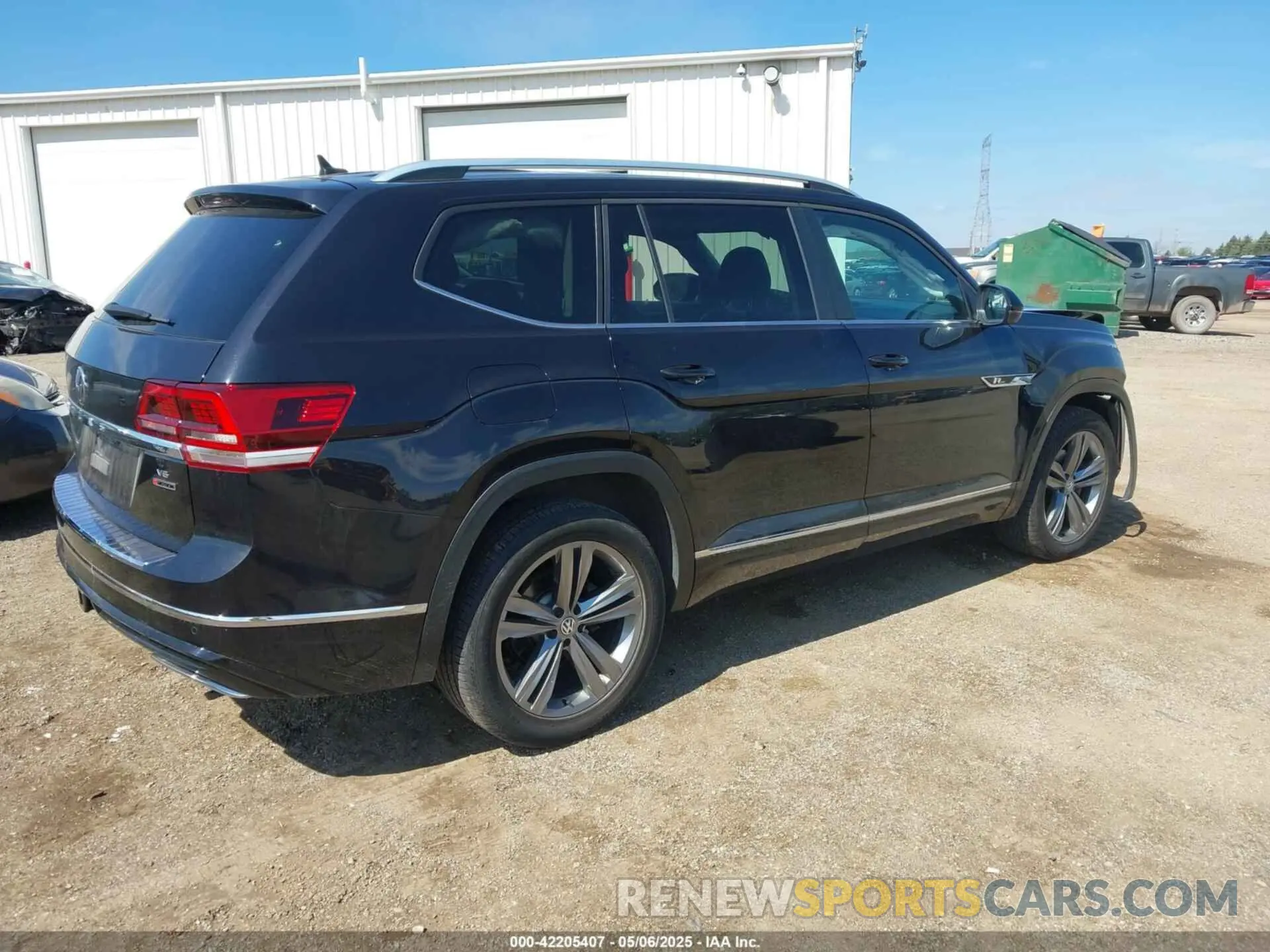 4 Photograph of a damaged car 1V2RR2CA0KC579035 VOLKSWAGEN ATLAS 2019