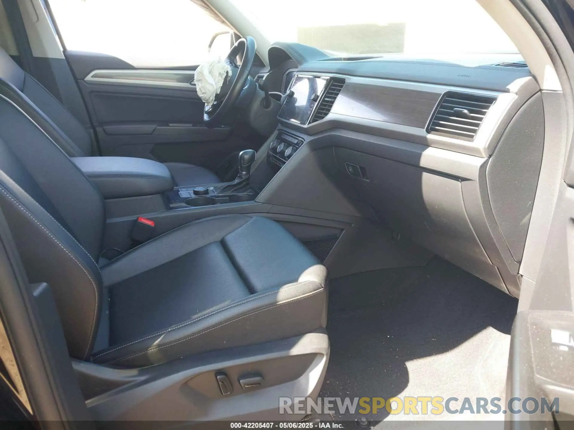 5 Photograph of a damaged car 1V2RR2CA0KC579035 VOLKSWAGEN ATLAS 2019