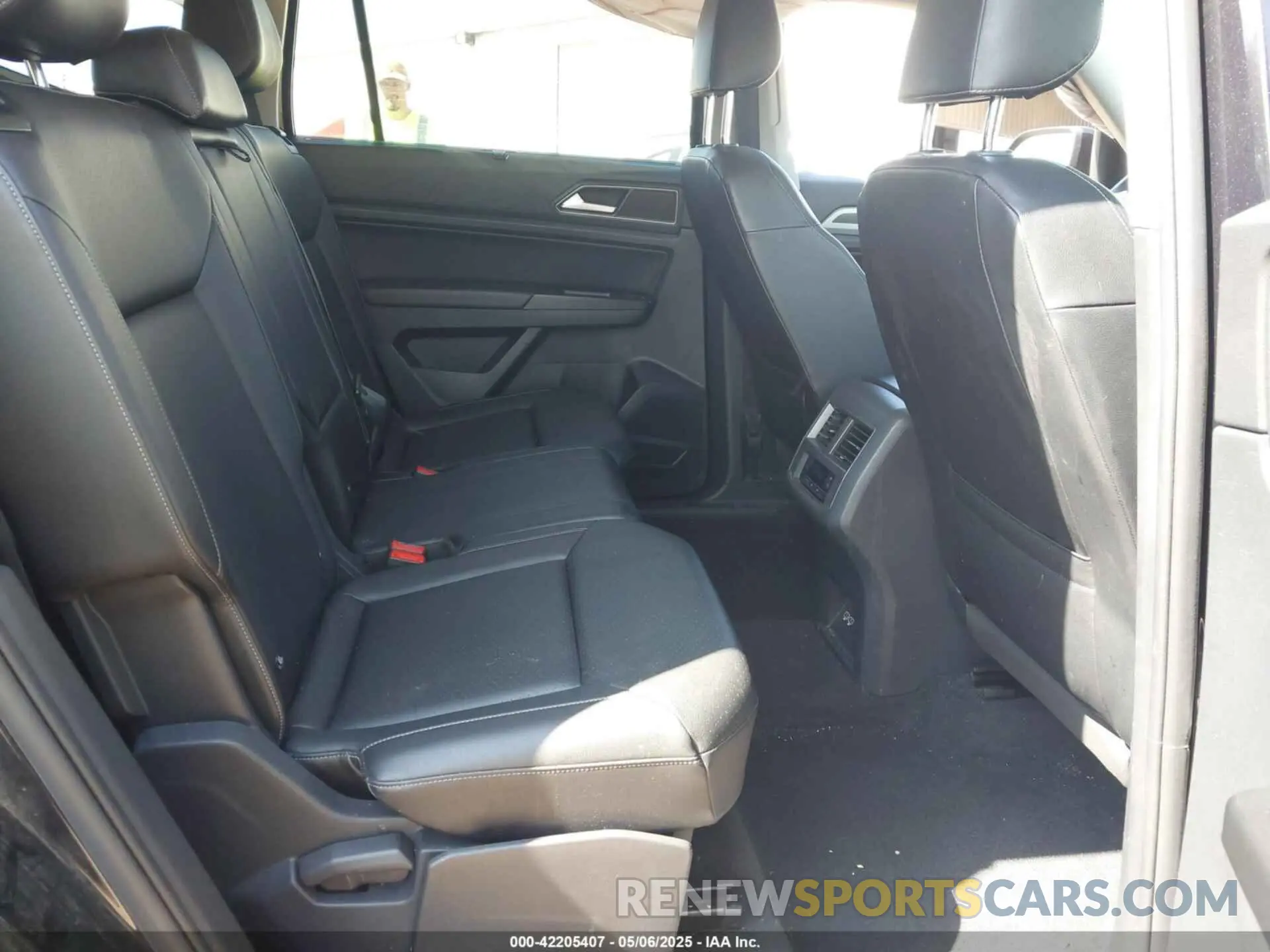 8 Photograph of a damaged car 1V2RR2CA0KC579035 VOLKSWAGEN ATLAS 2019