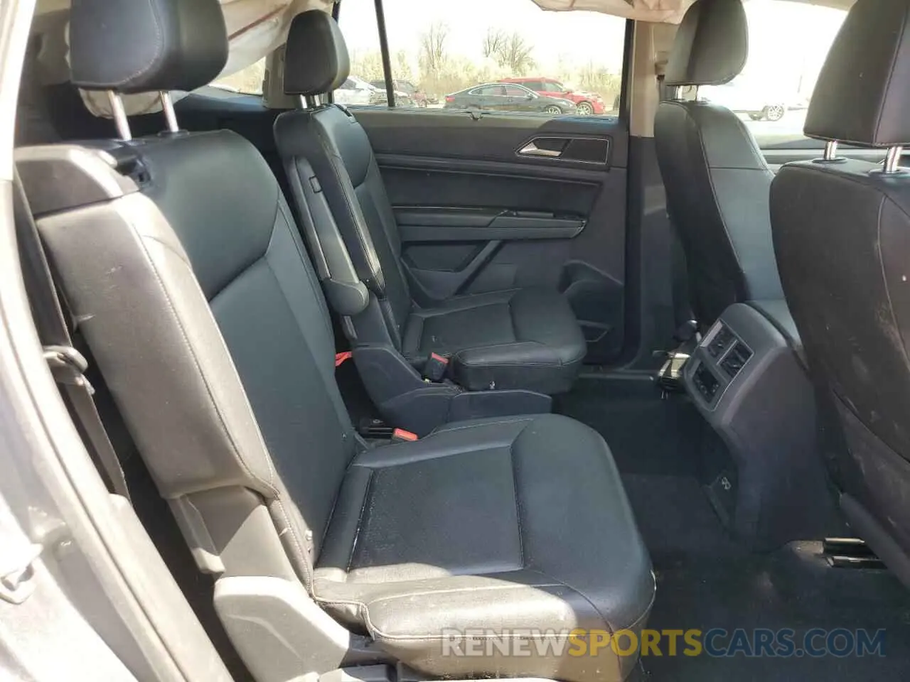 11 Photograph of a damaged car 1V2RR2CA1KC527641 VOLKSWAGEN ATLAS 2019