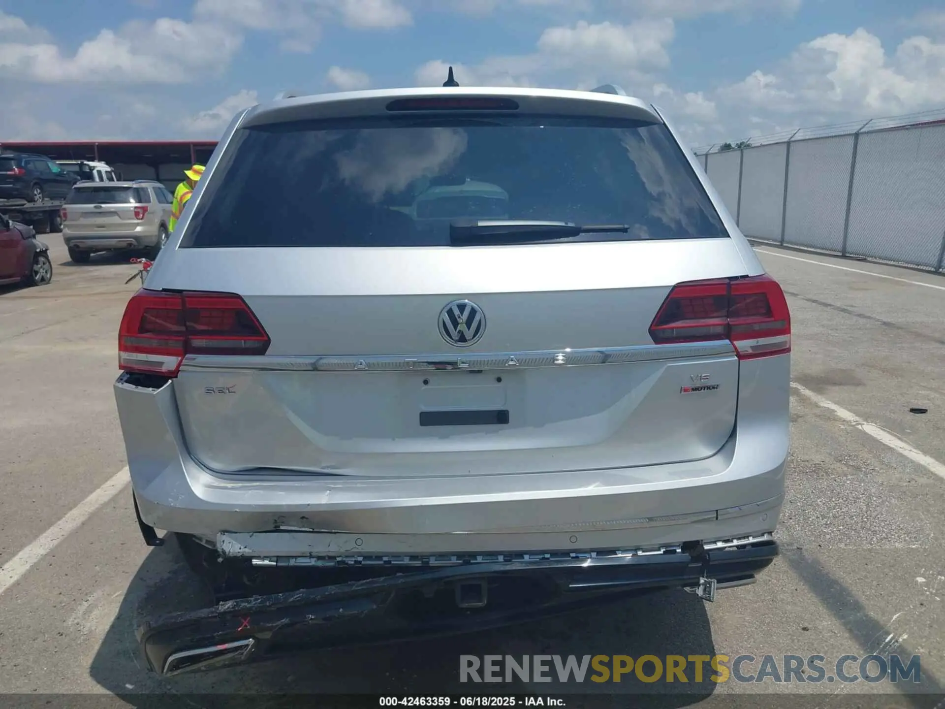 16 Photograph of a damaged car 1V2RR2CA1KC536548 VOLKSWAGEN ATLAS 2019