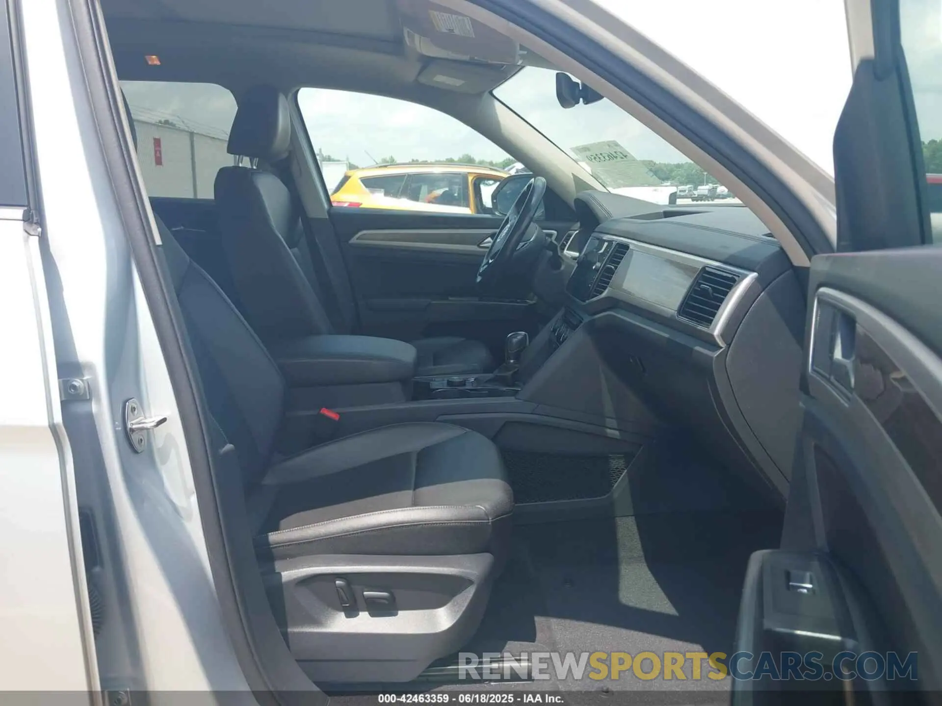 5 Photograph of a damaged car 1V2RR2CA1KC536548 VOLKSWAGEN ATLAS 2019