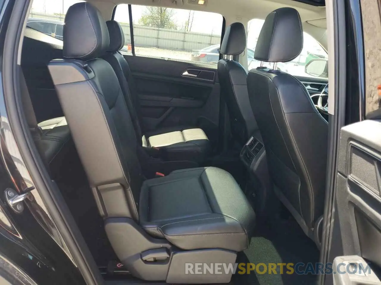11 Photograph of a damaged car 1V2RR2CA2KC564925 VOLKSWAGEN ATLAS 2019