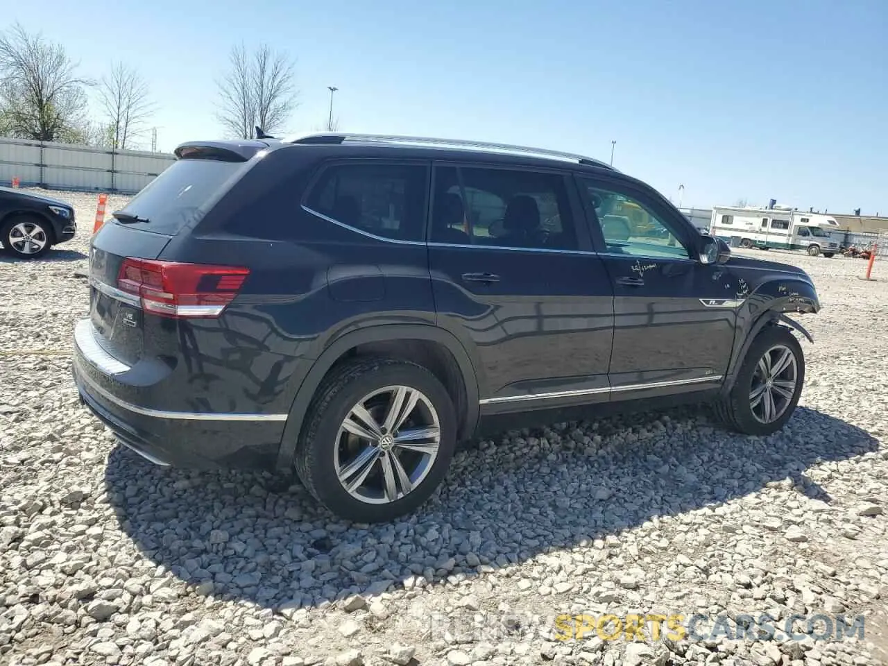 3 Photograph of a damaged car 1V2RR2CA2KC564925 VOLKSWAGEN ATLAS 2019