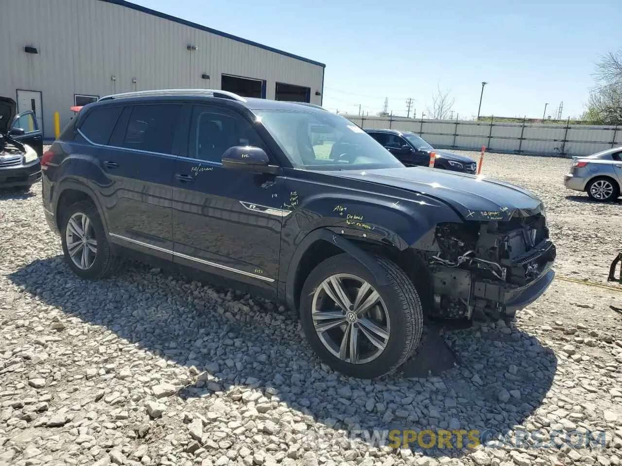 4 Photograph of a damaged car 1V2RR2CA2KC564925 VOLKSWAGEN ATLAS 2019