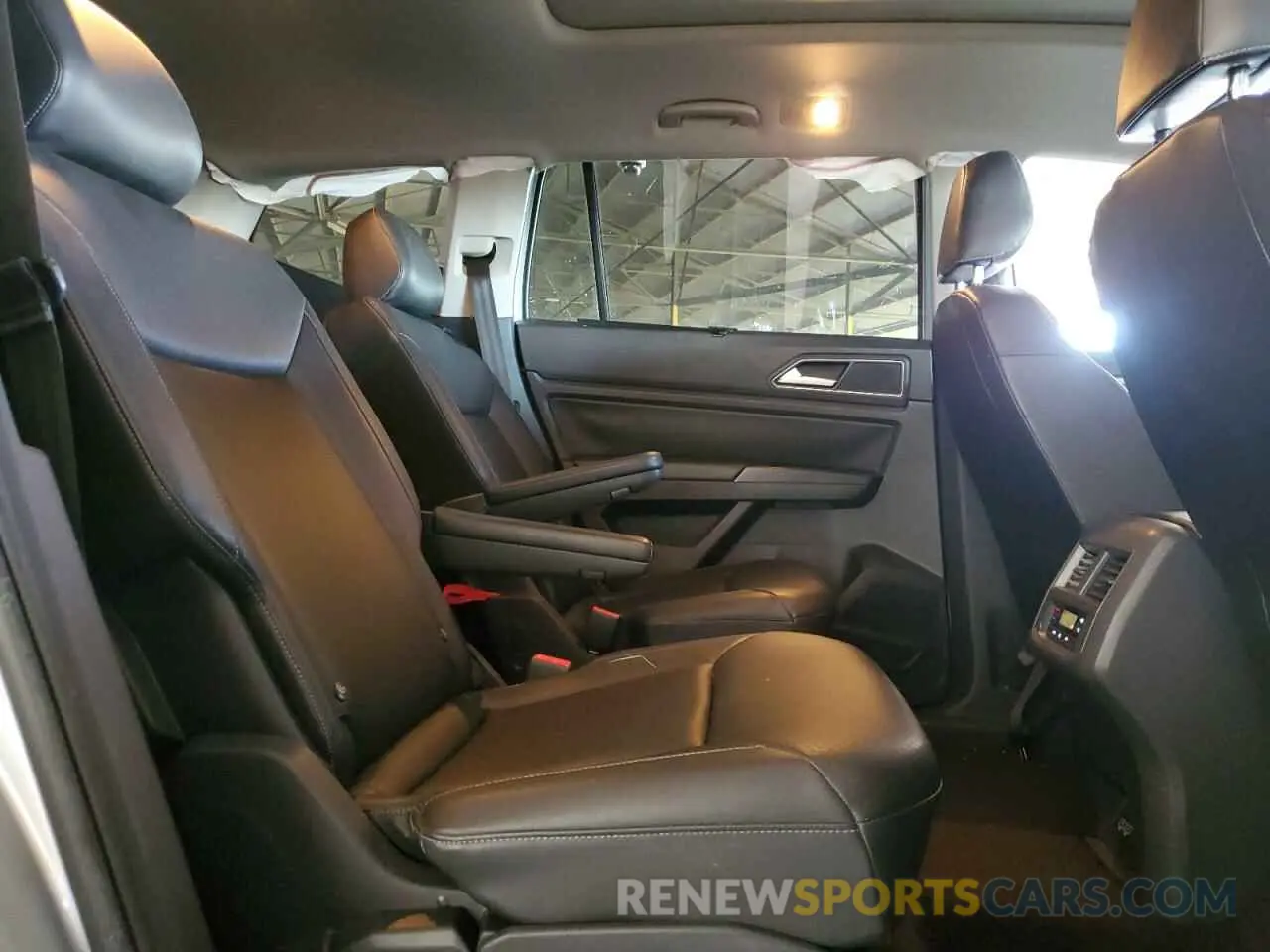 11 Photograph of a damaged car 1V2RR2CA3KC552024 VOLKSWAGEN ATLAS 2019