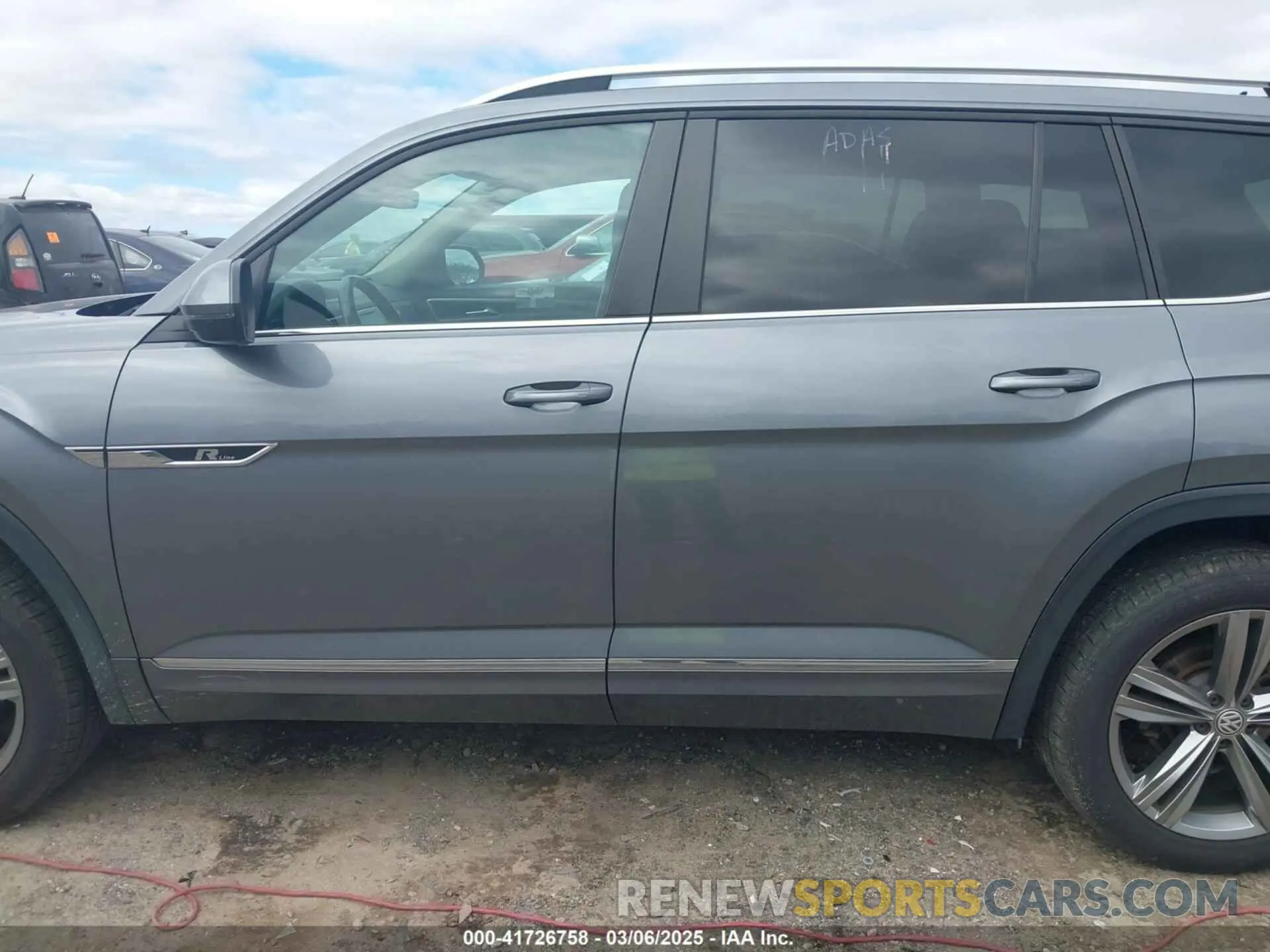 14 Photograph of a damaged car 1V2RR2CA4KC512129 VOLKSWAGEN ATLAS 2019