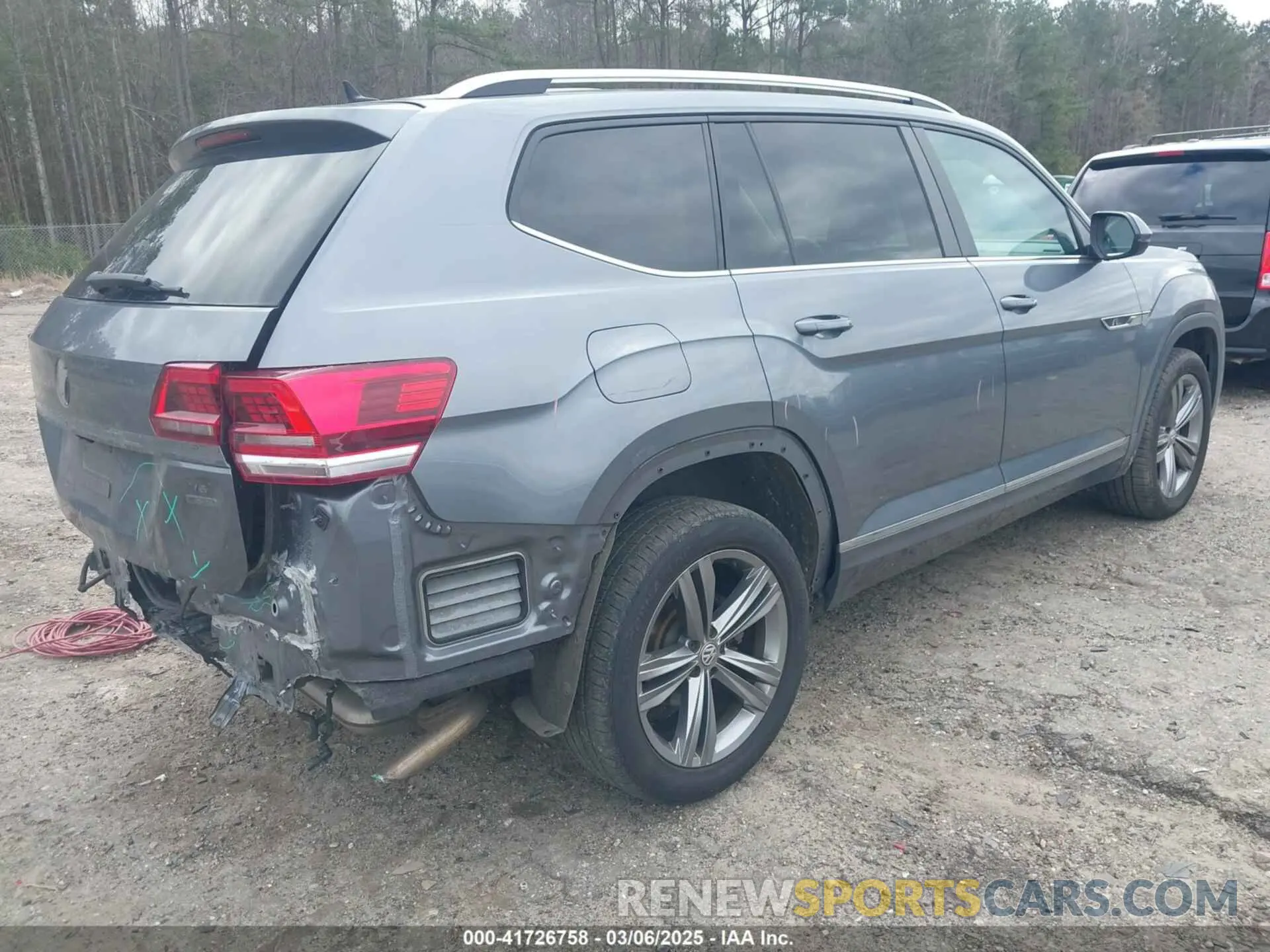 4 Photograph of a damaged car 1V2RR2CA4KC512129 VOLKSWAGEN ATLAS 2019
