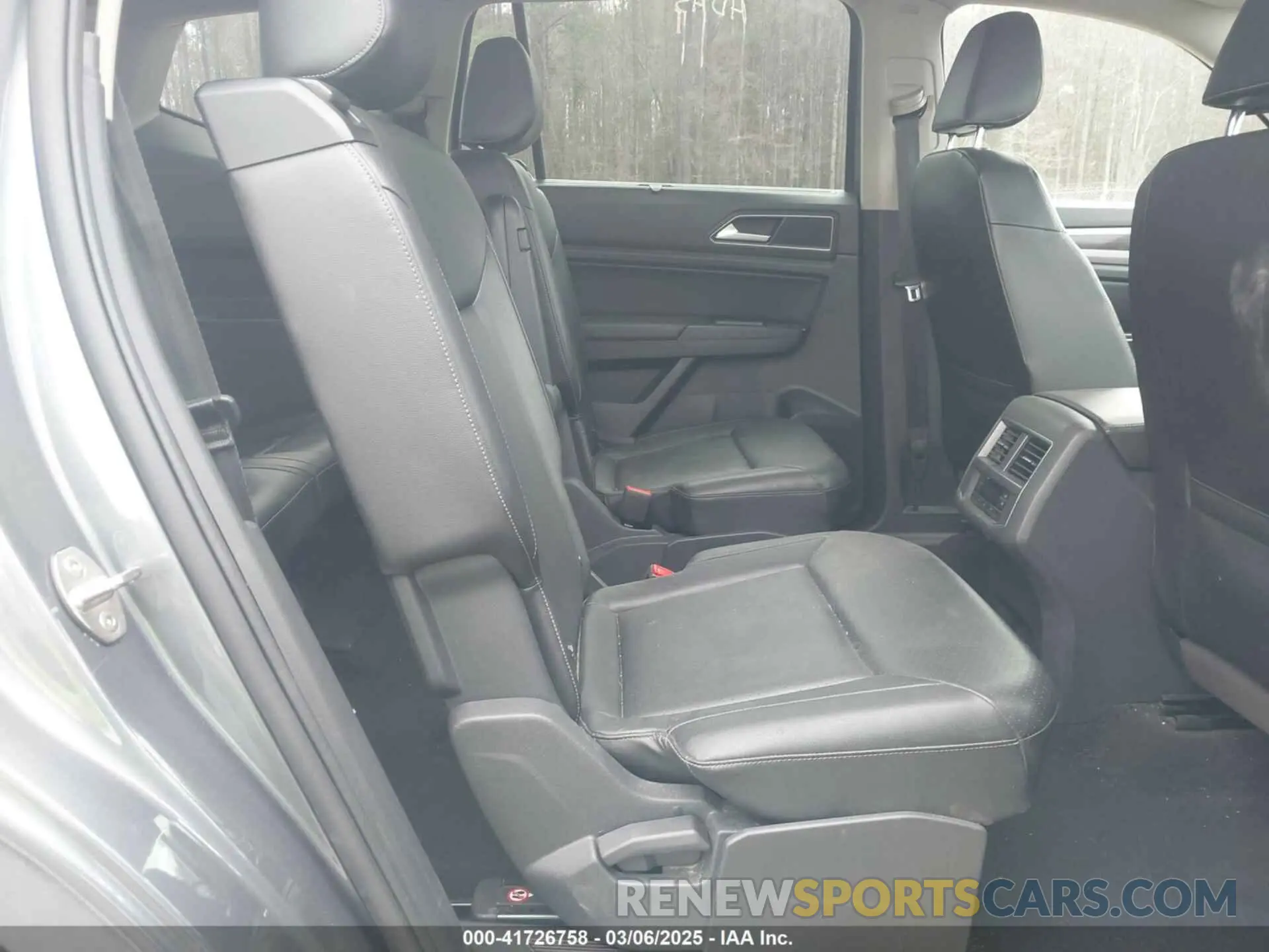 8 Photograph of a damaged car 1V2RR2CA4KC512129 VOLKSWAGEN ATLAS 2019