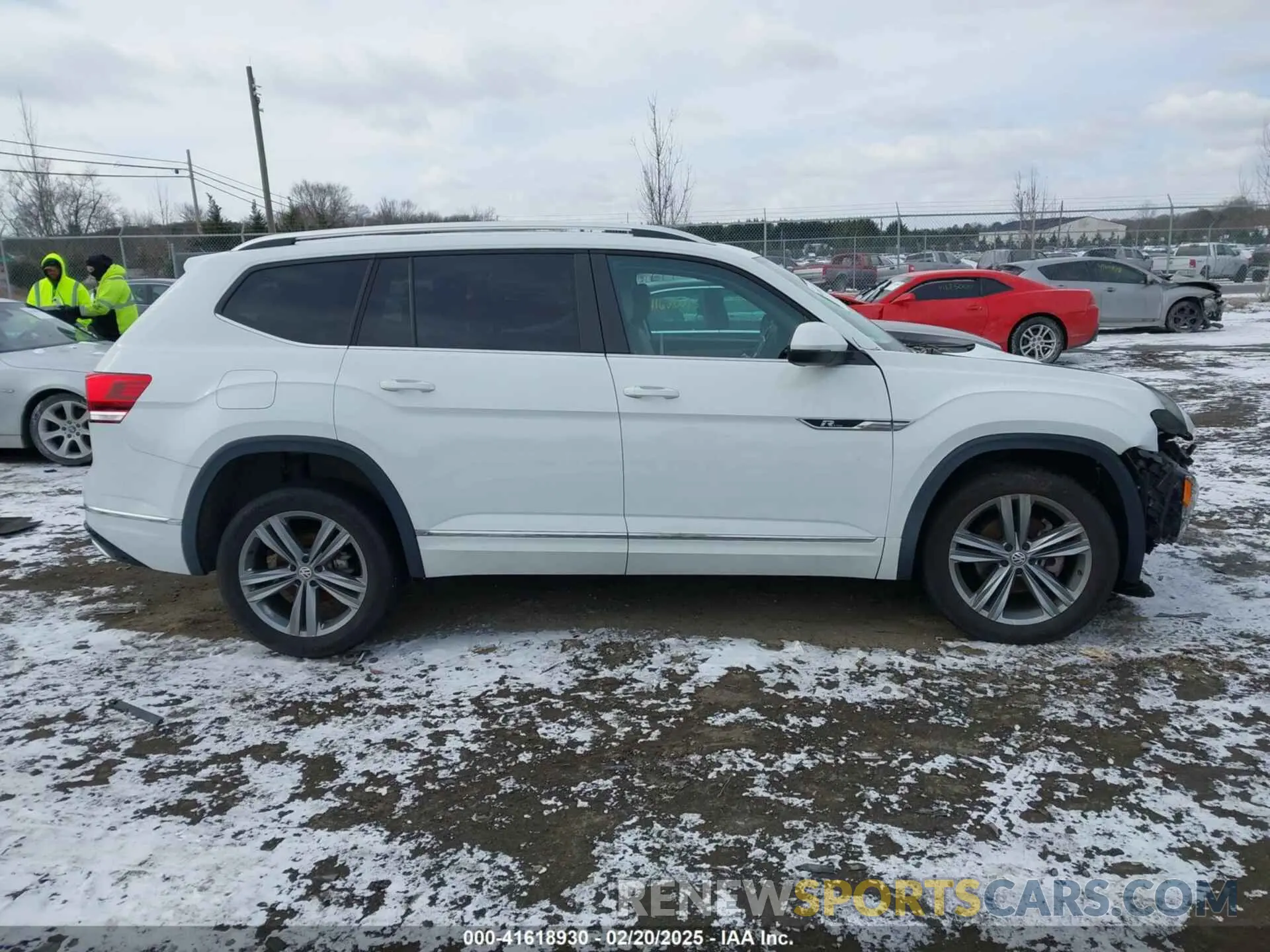 14 Photograph of a damaged car 1V2RR2CA4KC612697 VOLKSWAGEN ATLAS 2019