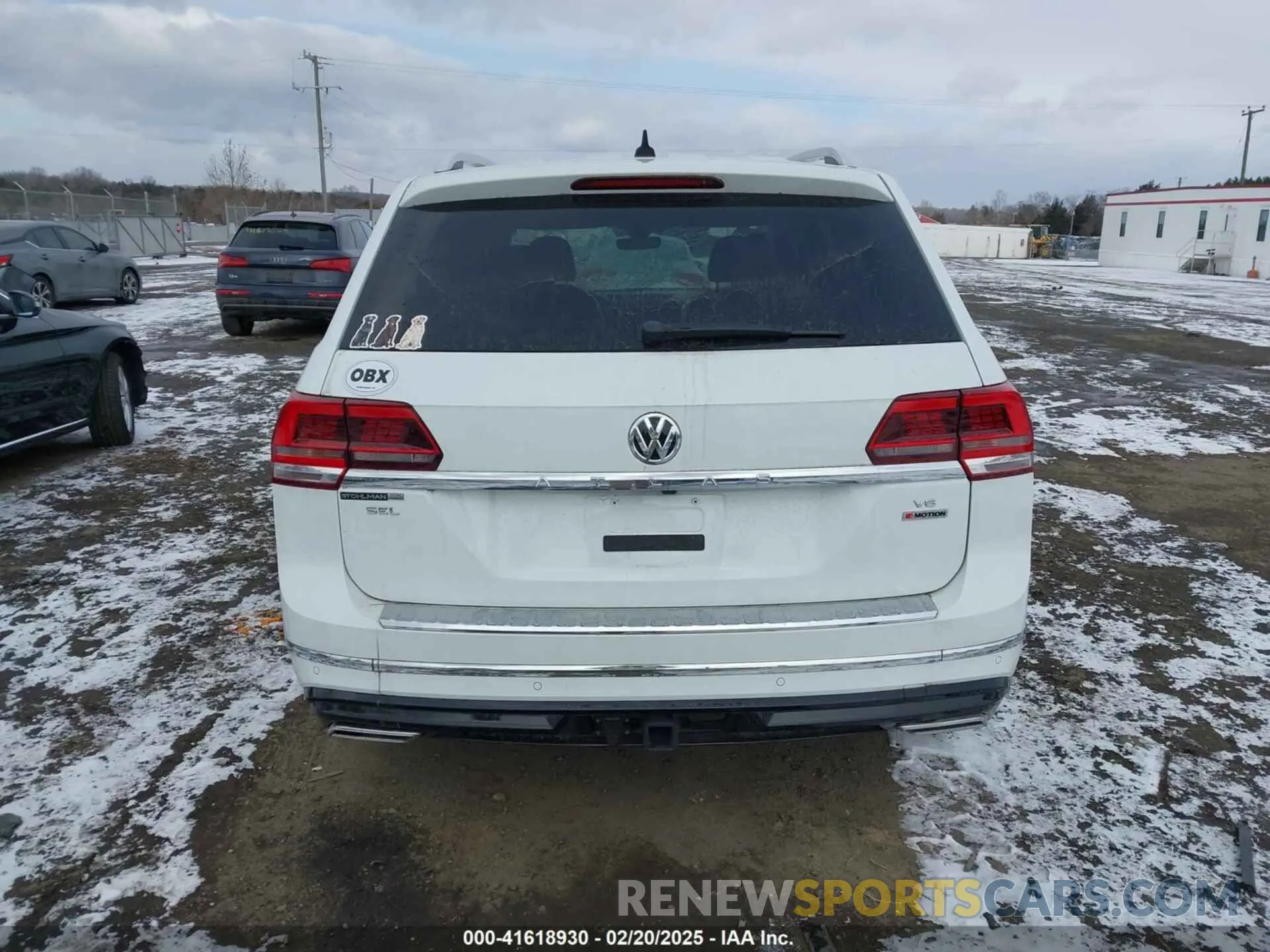 17 Photograph of a damaged car 1V2RR2CA4KC612697 VOLKSWAGEN ATLAS 2019