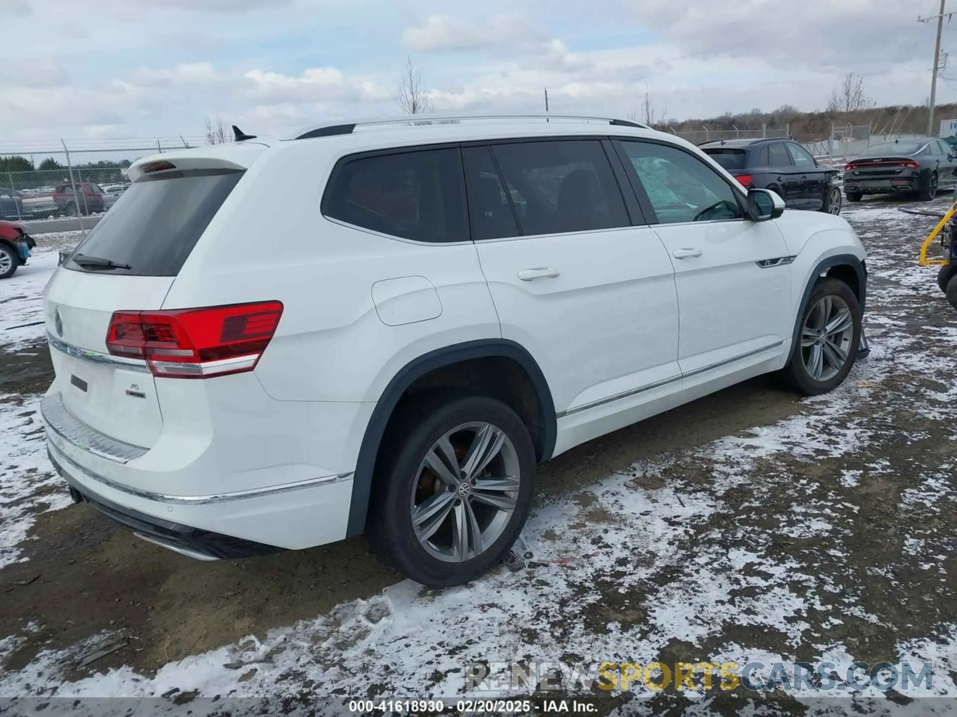 4 Photograph of a damaged car 1V2RR2CA4KC612697 VOLKSWAGEN ATLAS 2019