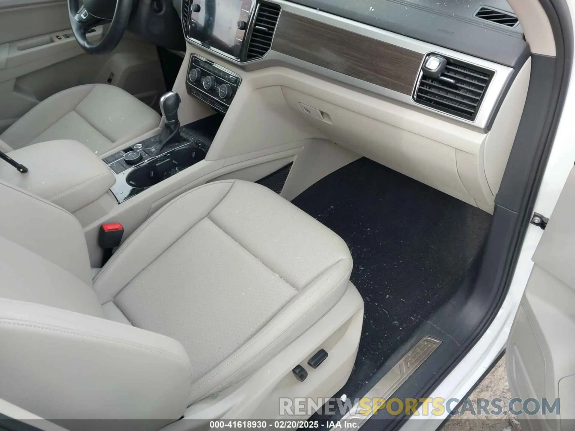 5 Photograph of a damaged car 1V2RR2CA4KC612697 VOLKSWAGEN ATLAS 2019