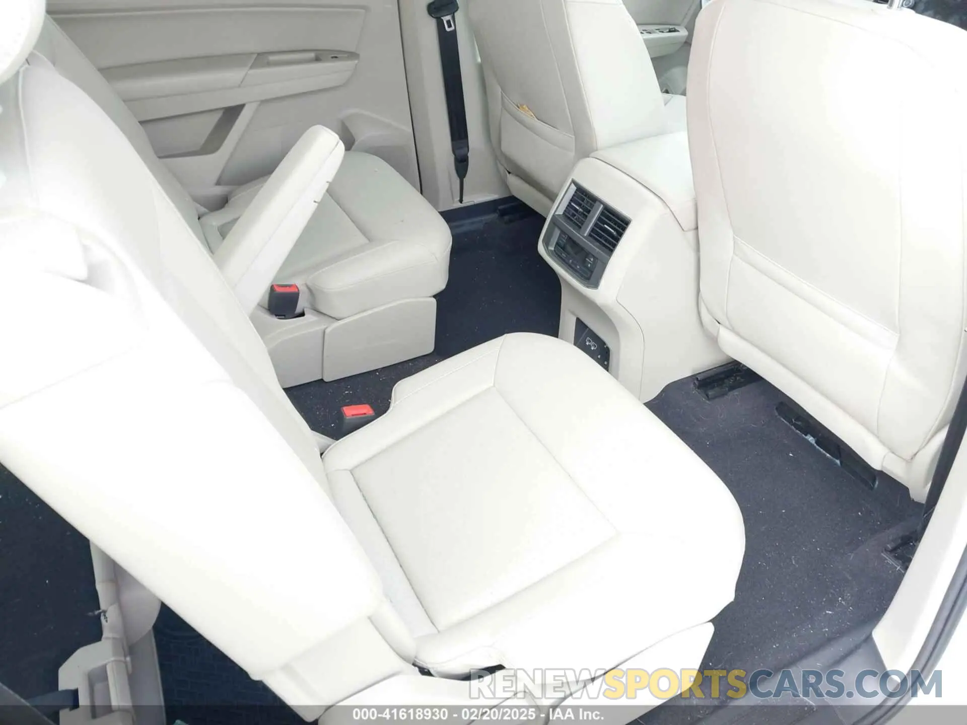 8 Photograph of a damaged car 1V2RR2CA4KC612697 VOLKSWAGEN ATLAS 2019