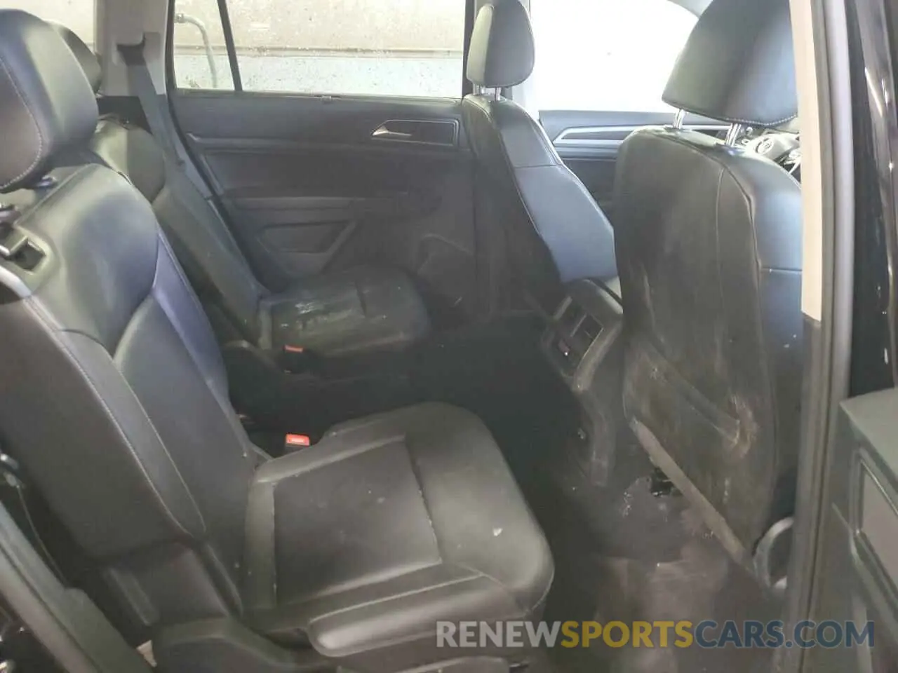 11 Photograph of a damaged car 1V2RR2CA6KC564779 VOLKSWAGEN ATLAS 2019