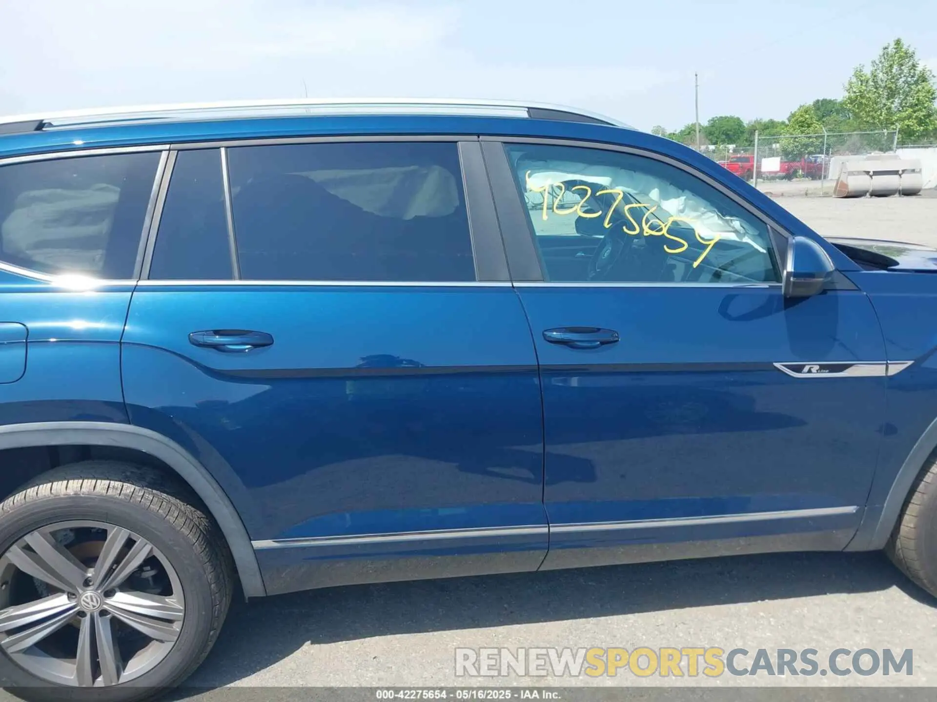 13 Photograph of a damaged car 1V2RR2CAXKC600831 VOLKSWAGEN ATLAS 2019
