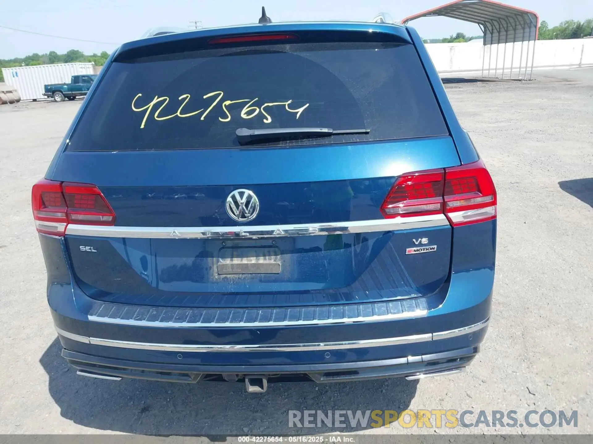 16 Photograph of a damaged car 1V2RR2CAXKC600831 VOLKSWAGEN ATLAS 2019