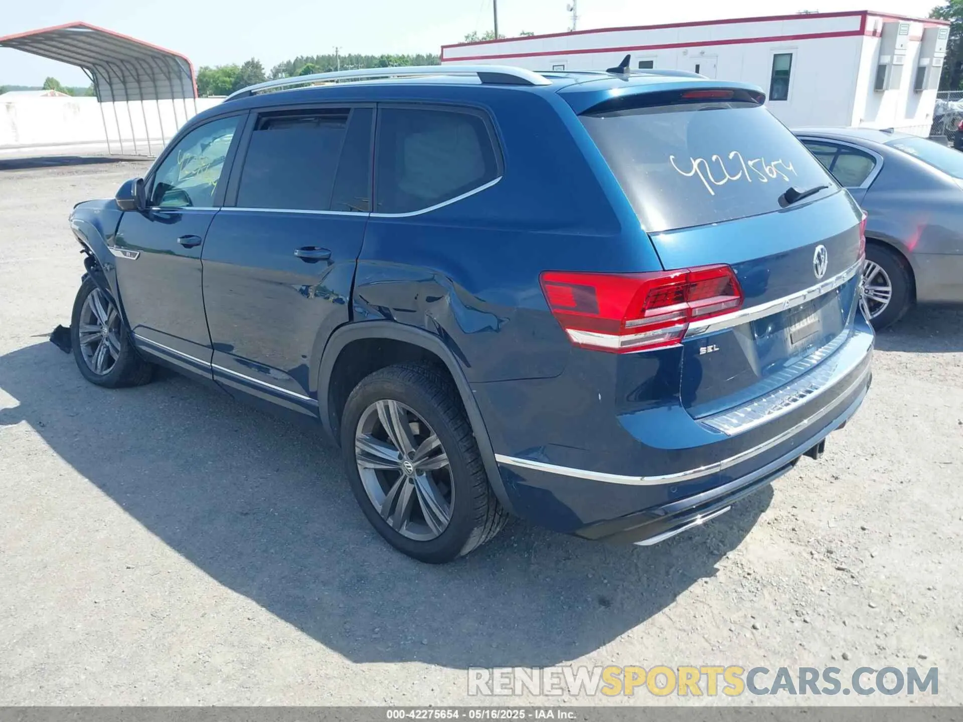3 Photograph of a damaged car 1V2RR2CAXKC600831 VOLKSWAGEN ATLAS 2019